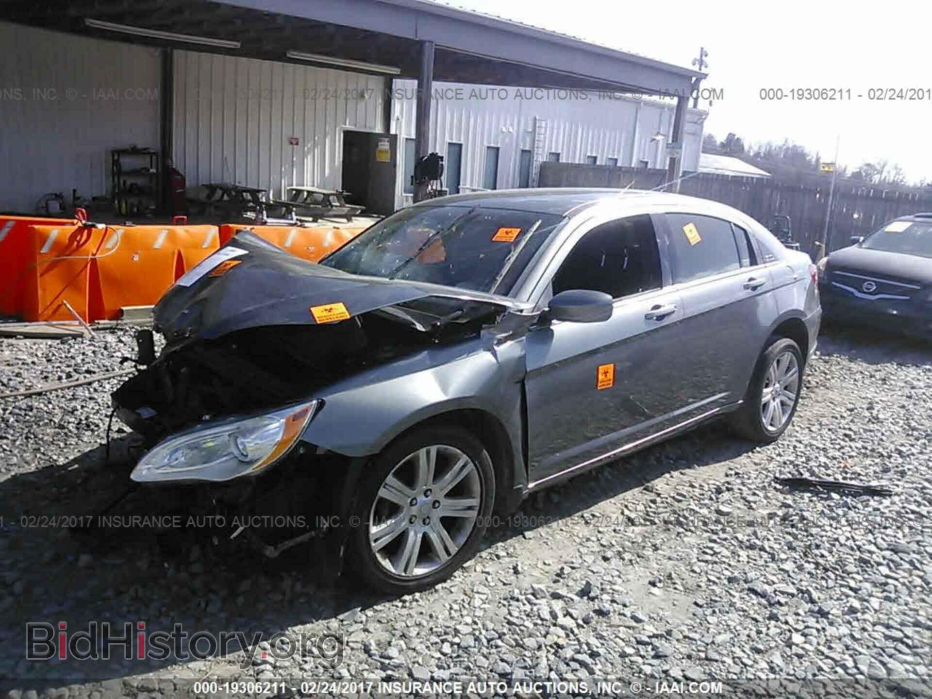 2013 Chrysler 200 - VIN: 1C3CCBBB6DN550251 - Photo 2