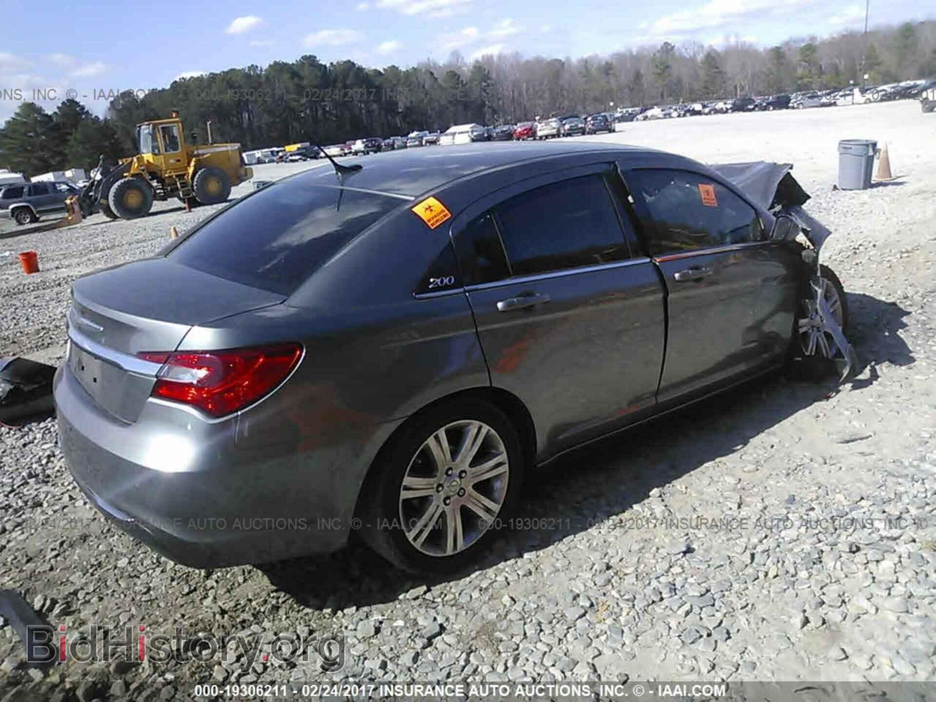 2013 Chrysler 200 - VIN: 1C3CCBBB6DN550251 - Photo 4