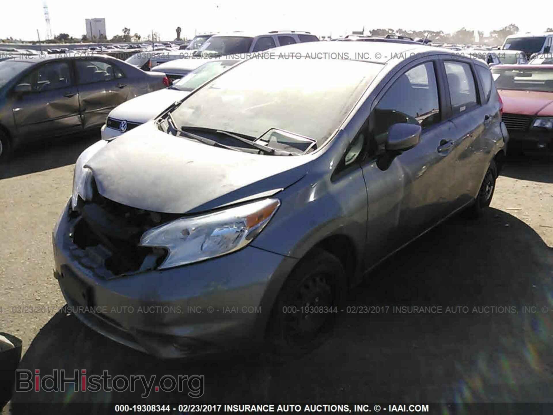 2015 Nissan Versa note - VIN: 3N1CE2CP3FL384986 - Photo 2
