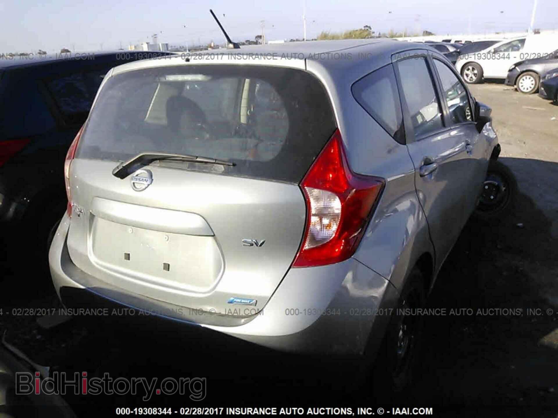 2015 Nissan Versa note - VIN: 3N1CE2CP3FL384986 - Photo 4