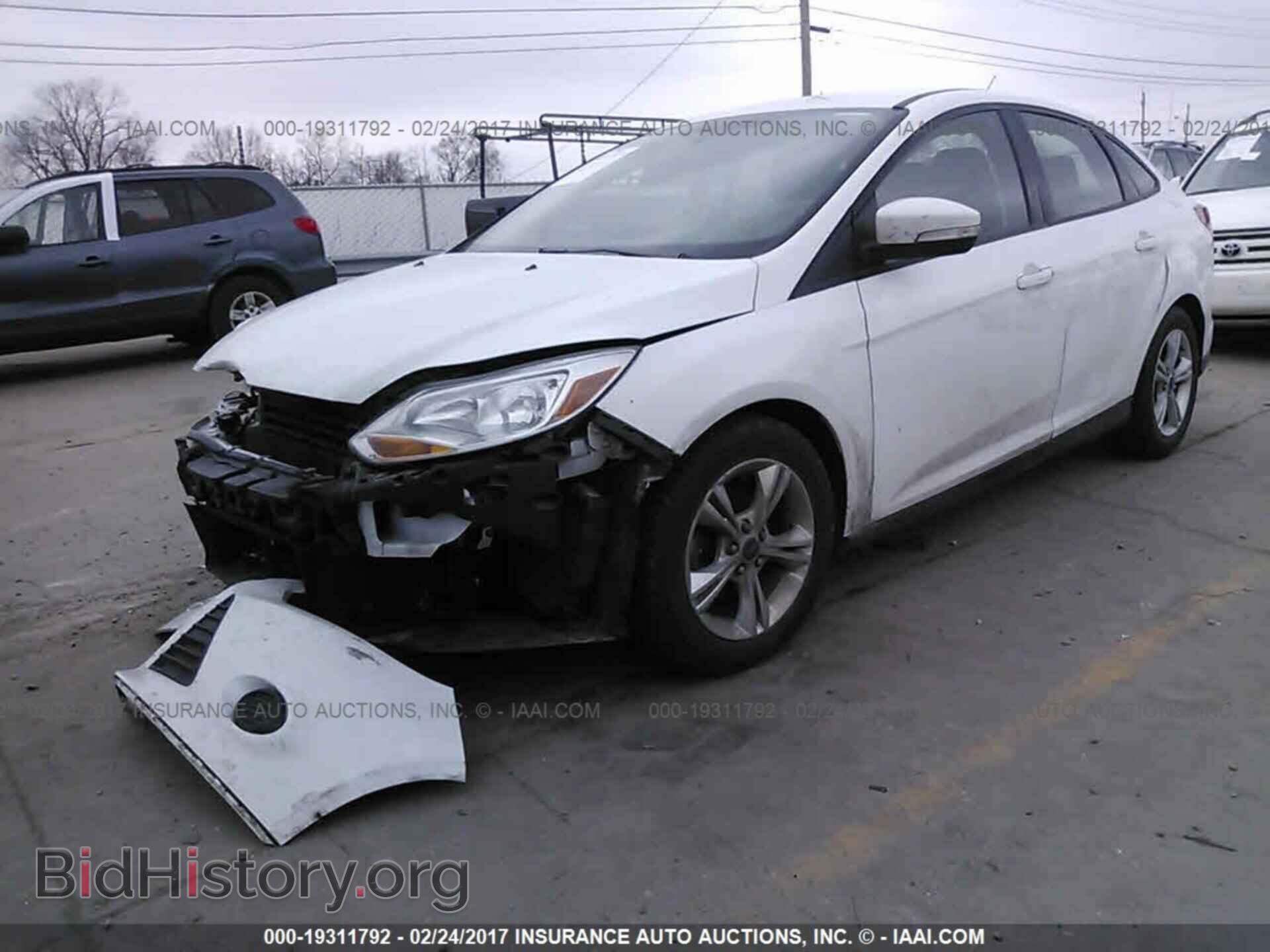 2014 Ford Focus - VIN: 1FADP3F27EL351250 - Фото 2