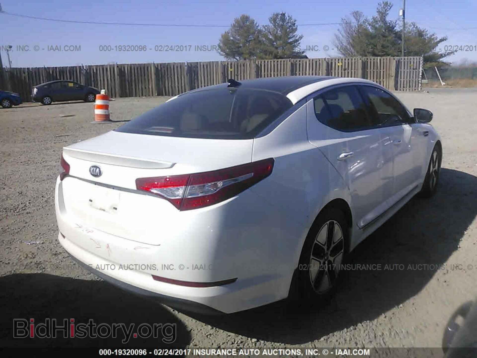 2013 Kia Optima - VIN: KNAGM4AD3D5050800 - Photo 4