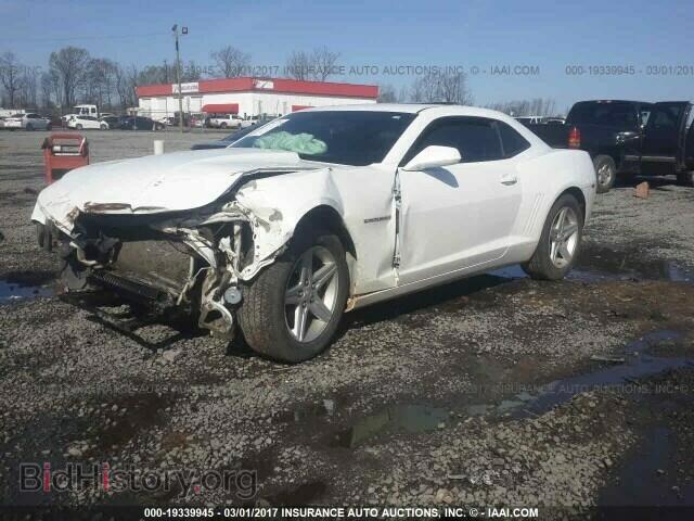2011 Chevrolet Camaro - VIN: 2G1FB1ED0B9205017 - Фото 2
