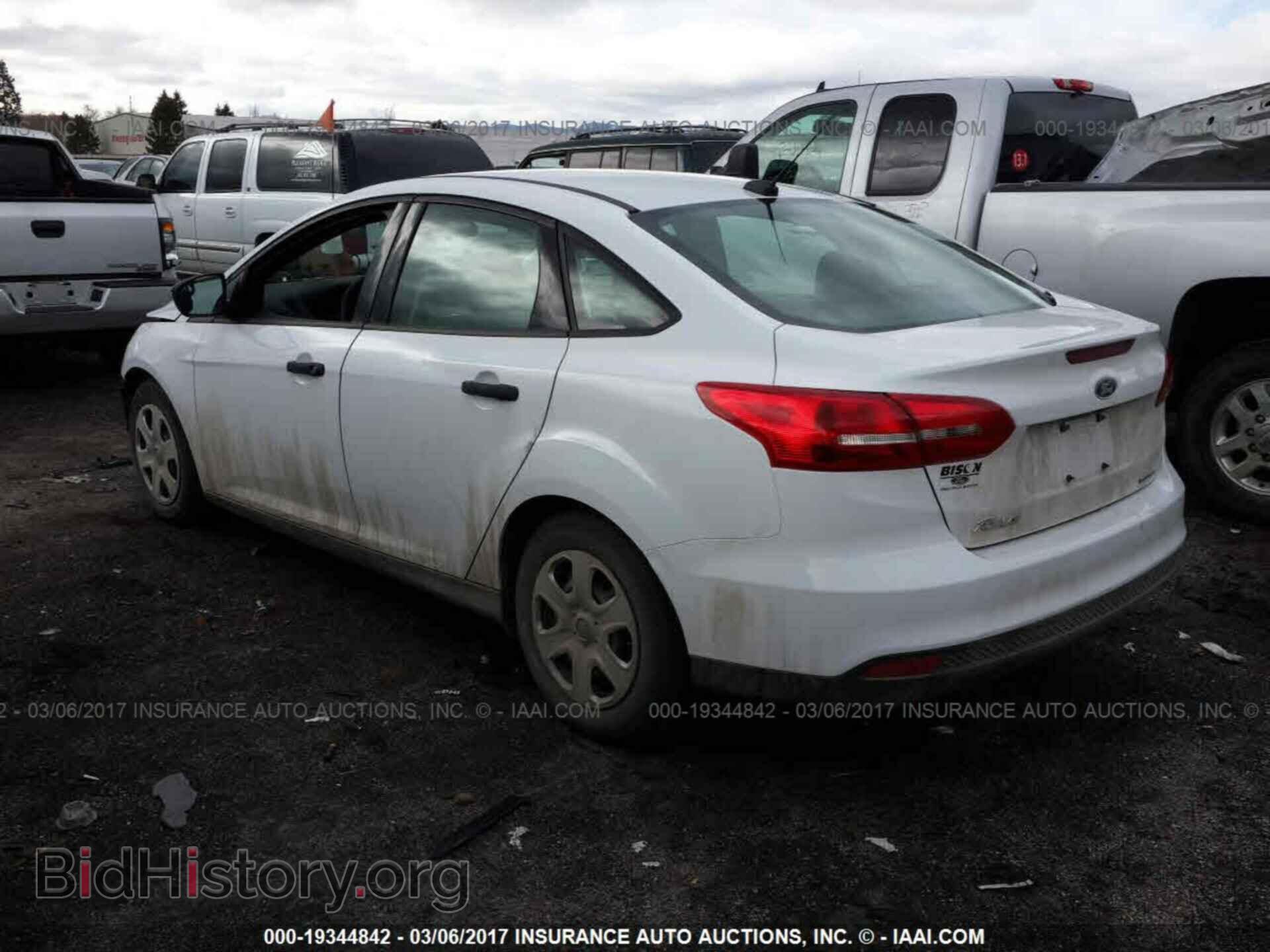 2016 Ford Focus - VIN: 1FADP3E23GL380717 - Фото 3