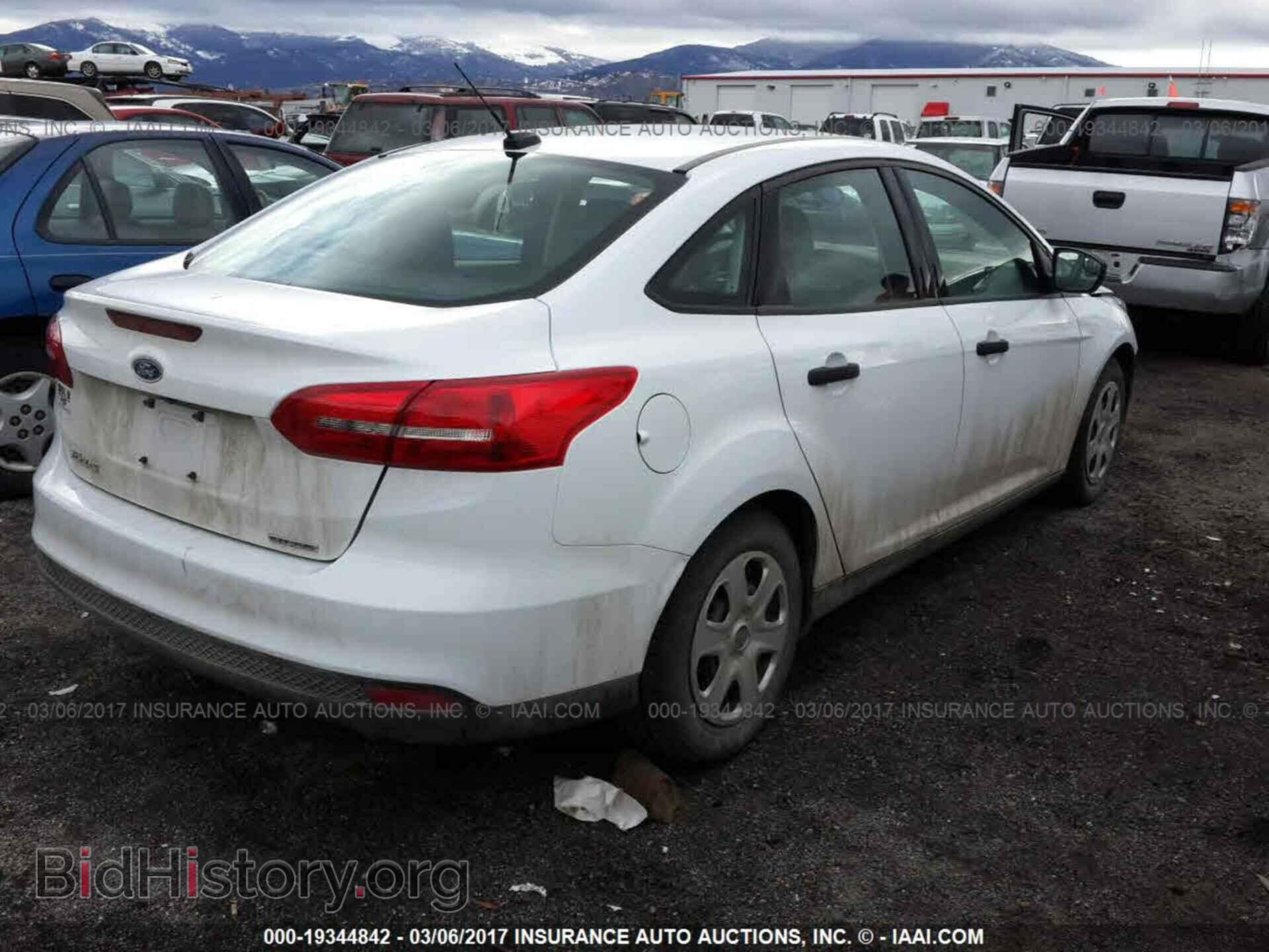 2016 Ford Focus - VIN: 1FADP3E23GL380717 - Фото 4