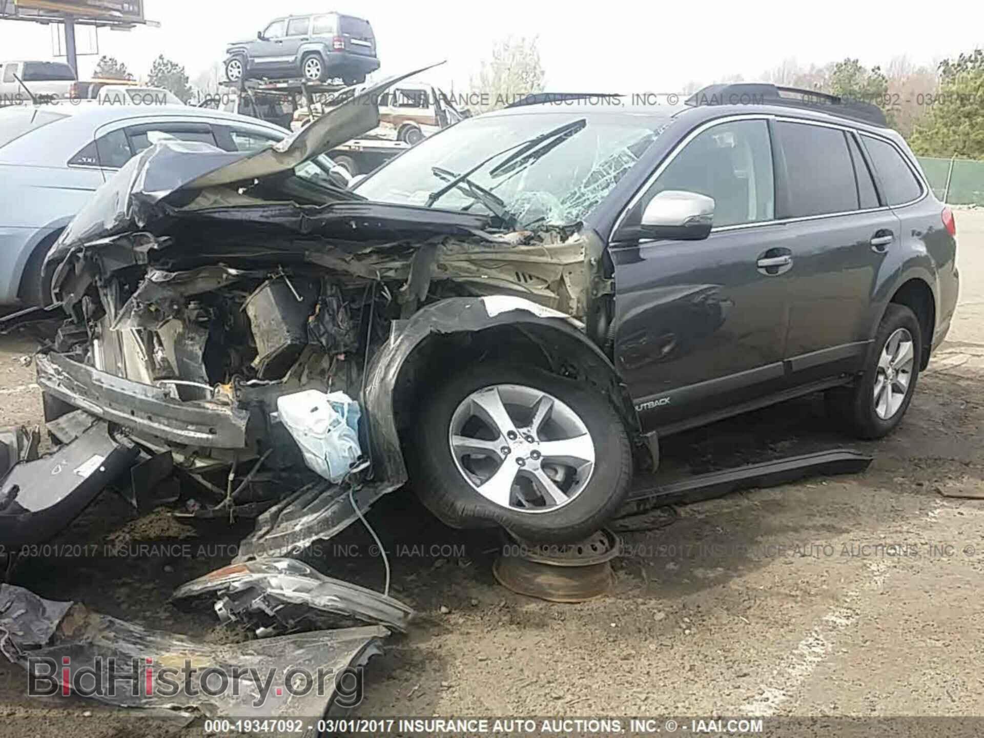 2014 Subaru Outback - VIN: 4S4BRBPC6E3200893 - Фото 2