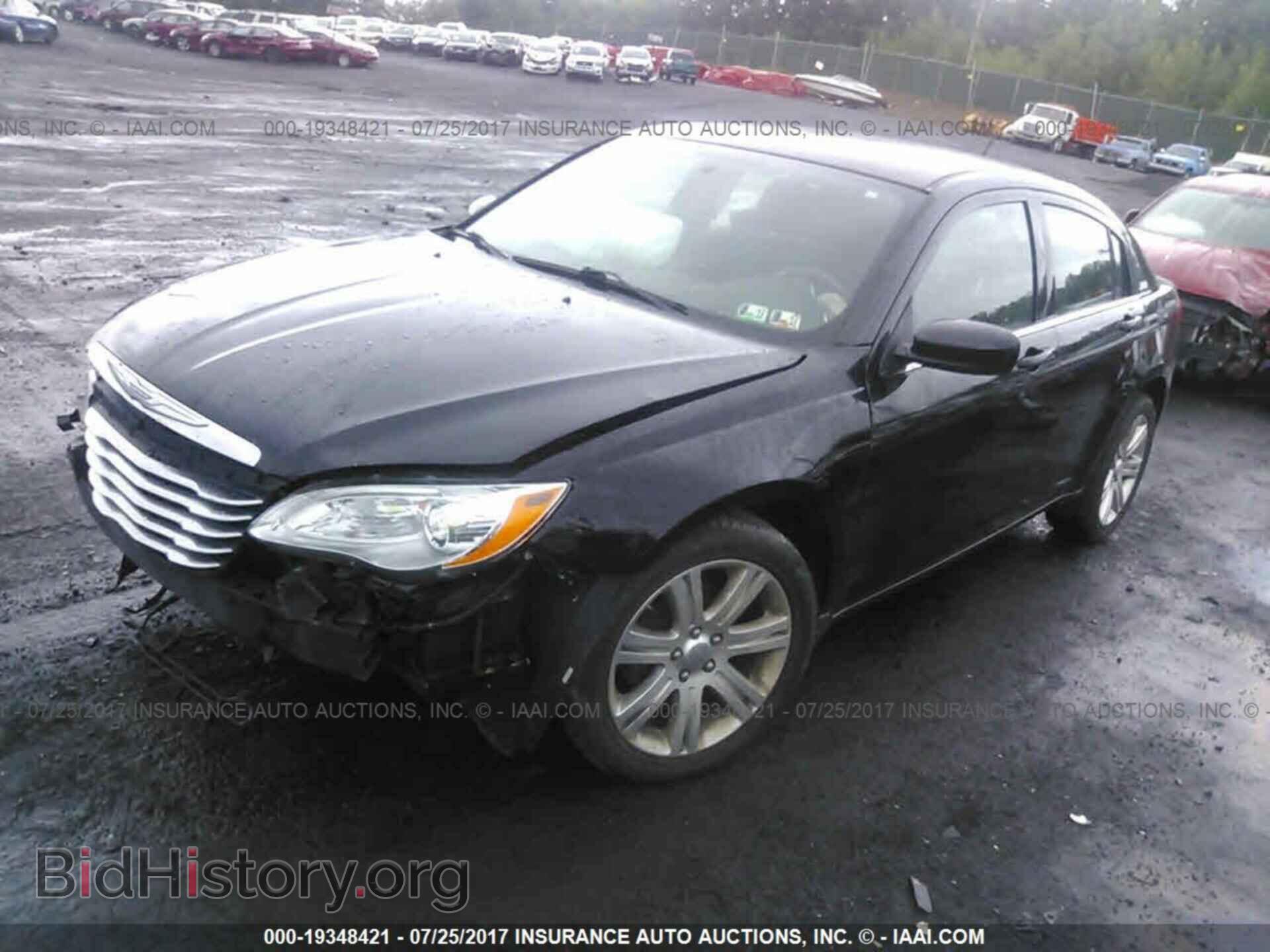 2011 CHRYSLER 200 - VIN: 1C3BC1FBXBN619889 - Фото 2