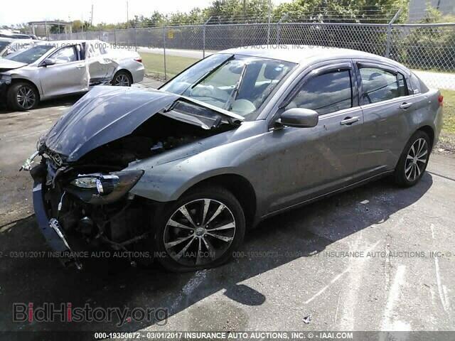 2013 Chrysler 200 - VIN: 1C3CCBBBXDN525157 - Фото 2