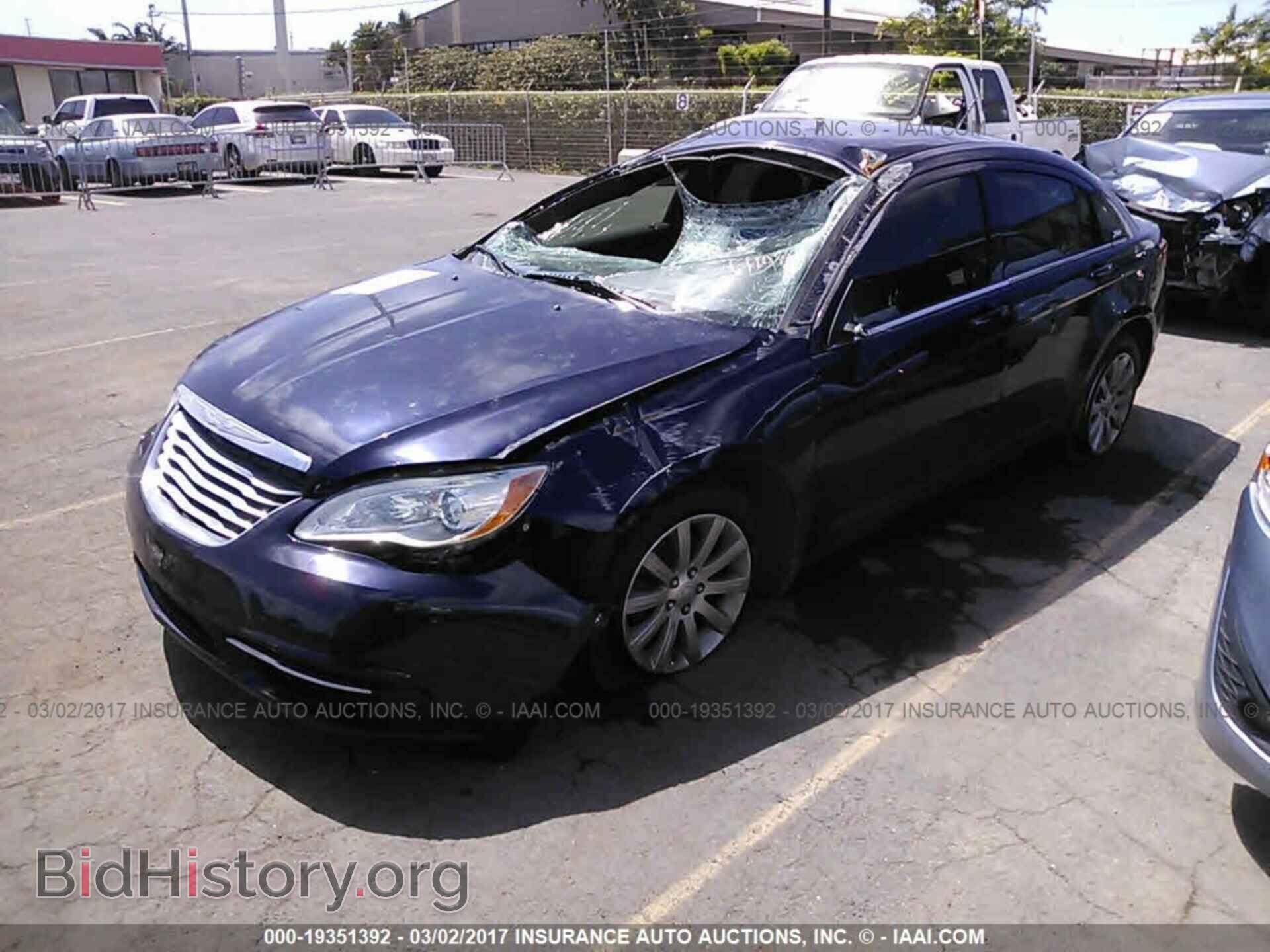 2012 Chrysler 200 - VIN: 1C3CCBBB1CN143100 - Фото 2
