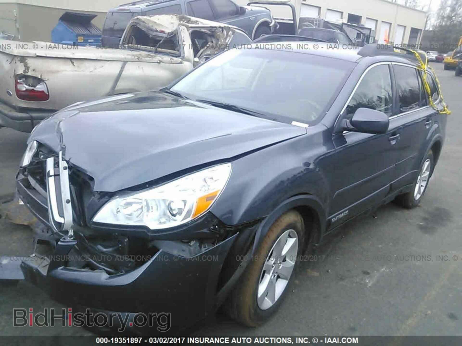 2014 Subaru Outback - VIN: 4S4BRBCC5E3282315 - Photo 2