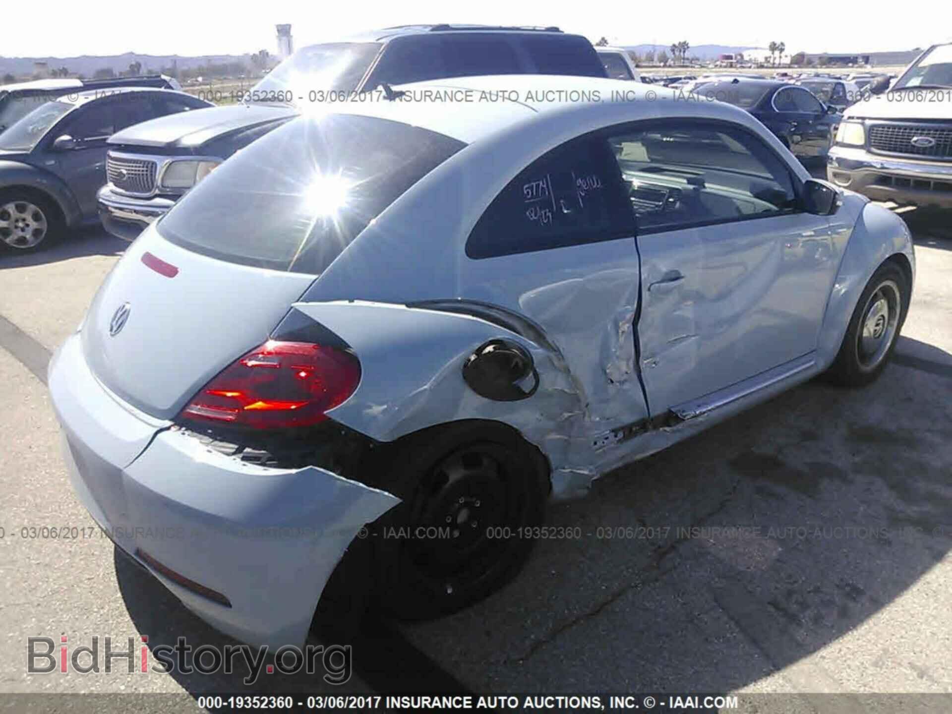2012 Volkswagen Beetle - VIN: 3VWJP7AT8CM635886 - Фото 4