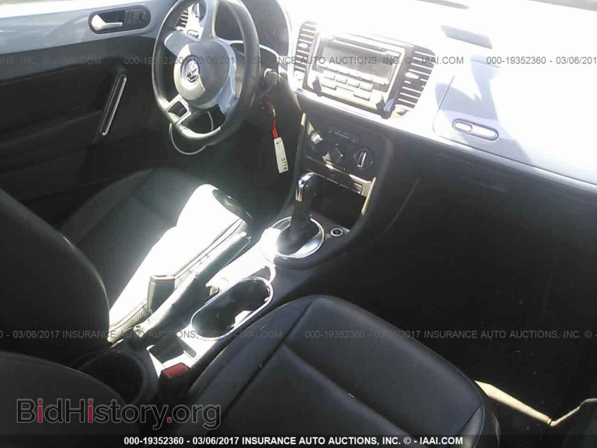 2012 Volkswagen Beetle - VIN: 3VWJP7AT8CM635886 - Фото 5