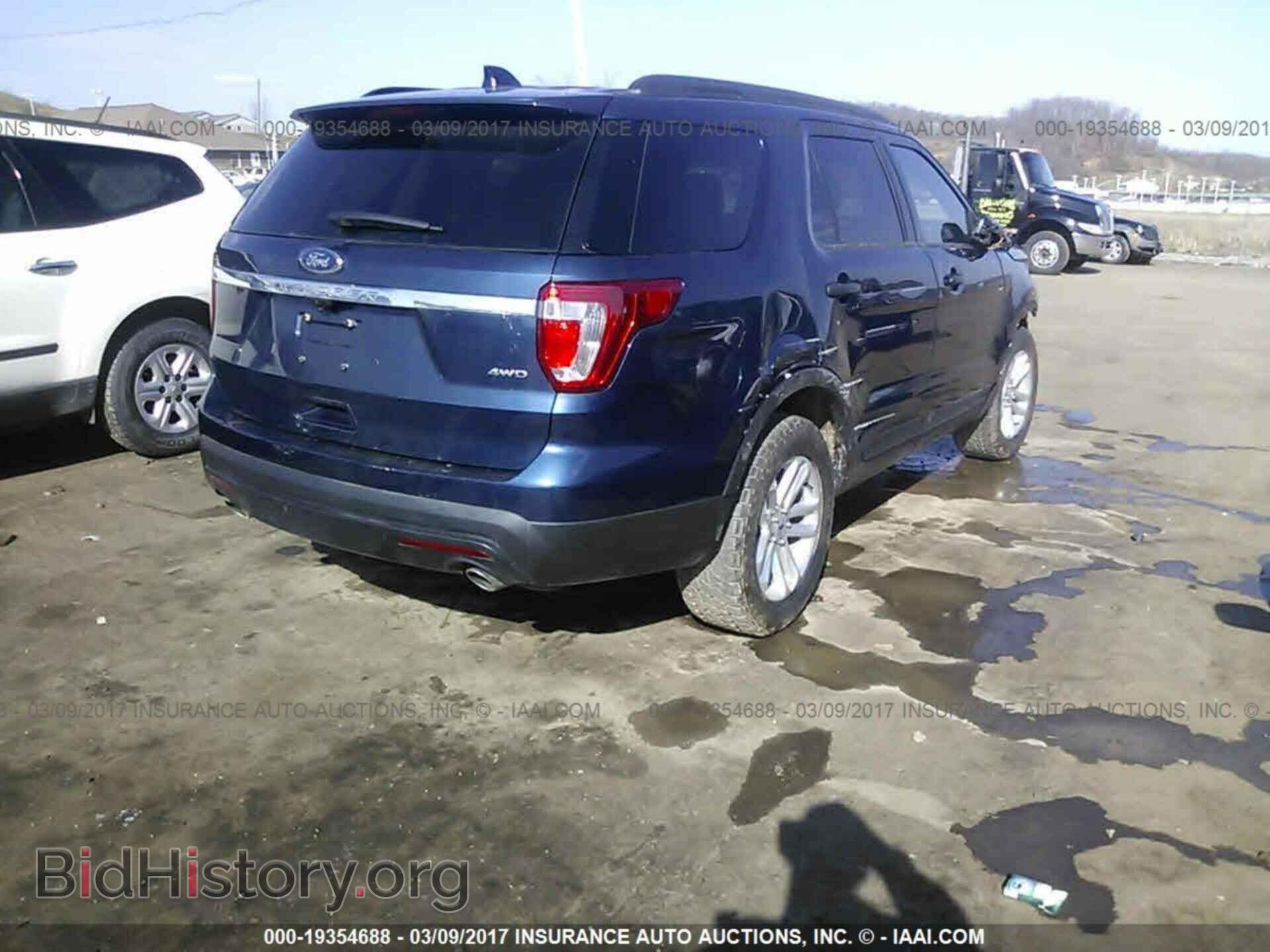 2017 Ford Explorer - VIN: 1FM5K8B82HGA26227 - Photo 4
