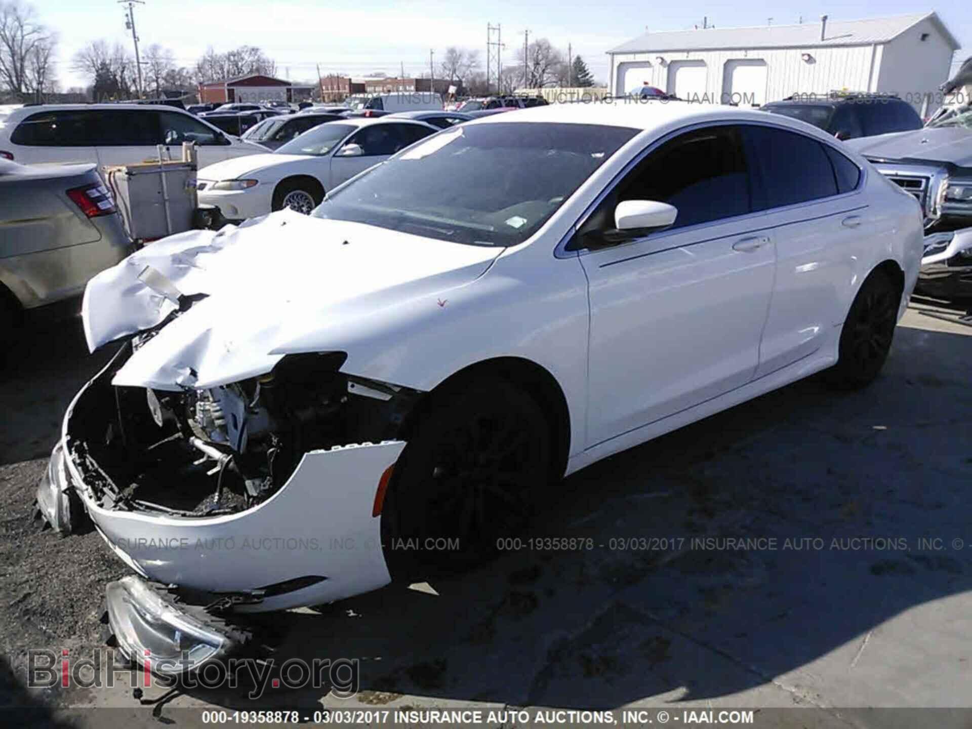 2015 Chrysler 200 - VIN: 1C3CCCABXFN714059 - Photo 2