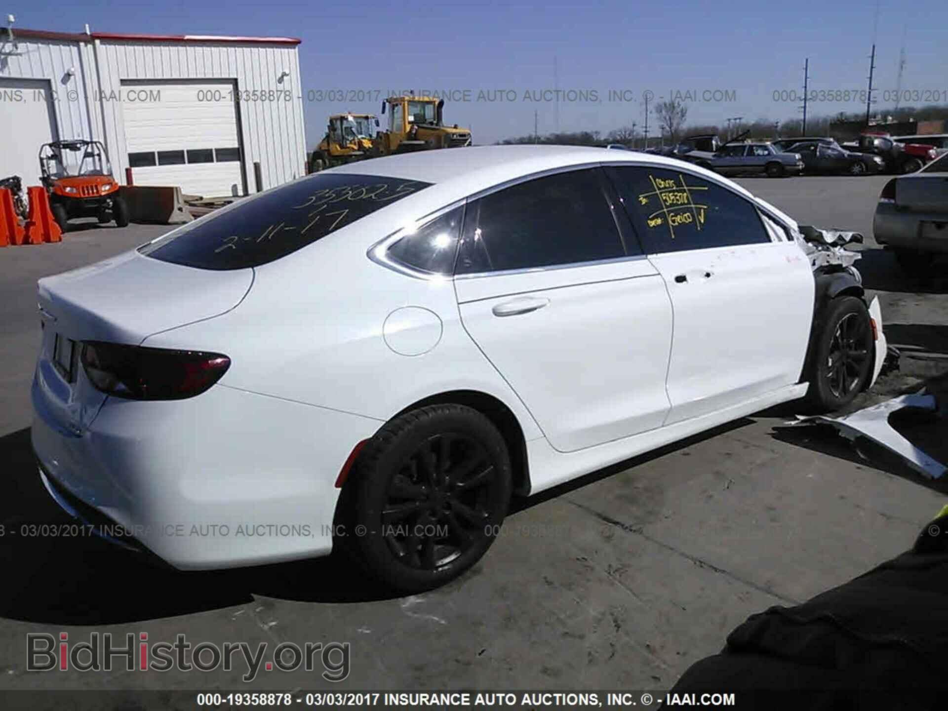 2015 Chrysler 200 - VIN: 1C3CCCABXFN714059 - Photo 4
