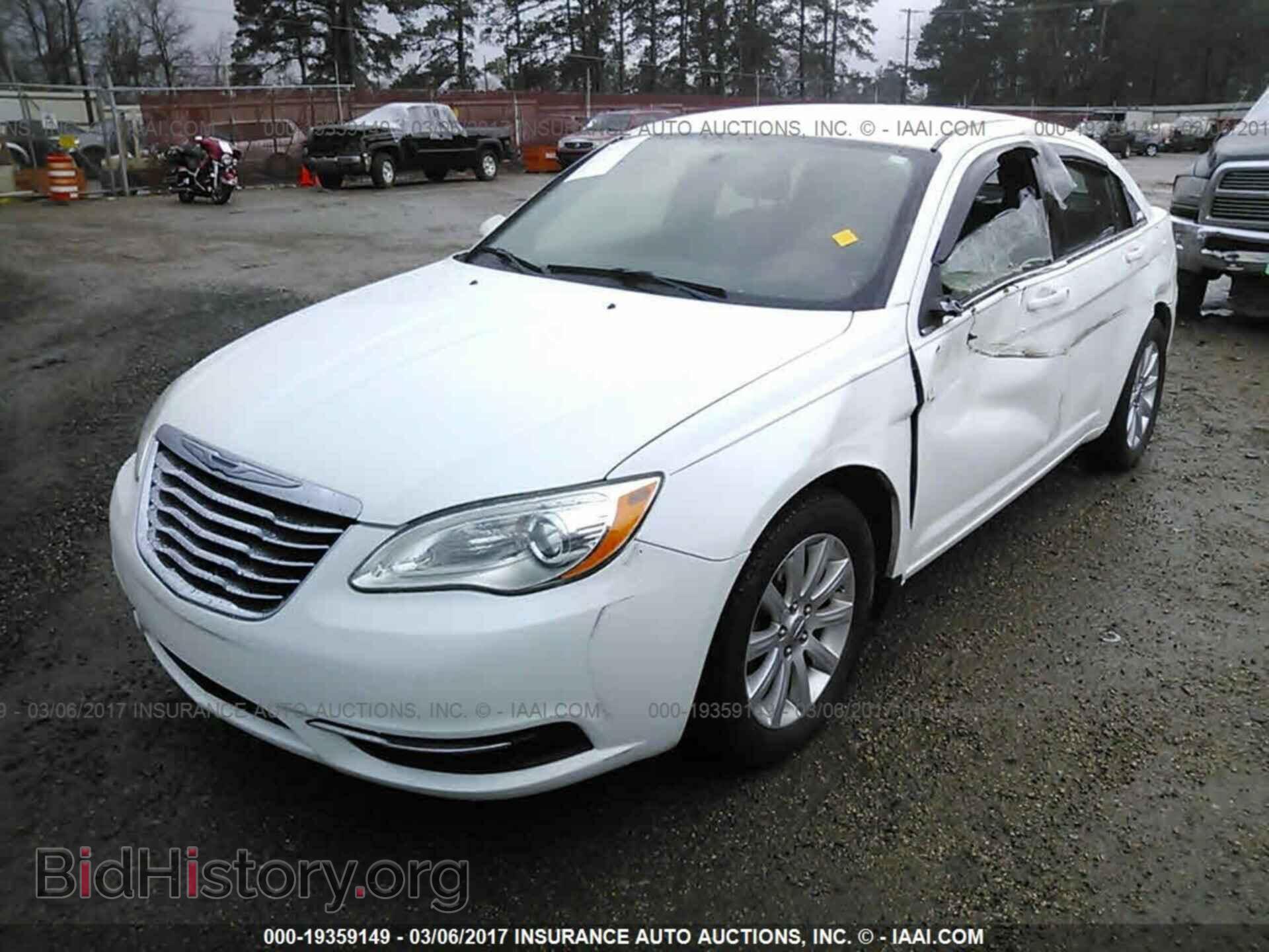 2011 Chrysler 200 - VIN: 1C3BC1FB4BN547622 - Photo 2