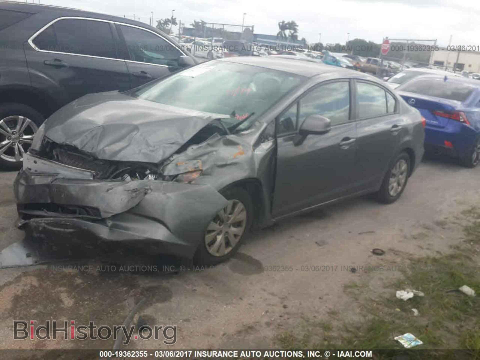 2012 Honda Civic - VIN: 2HGFB2F51CH333960 - Фото 2
