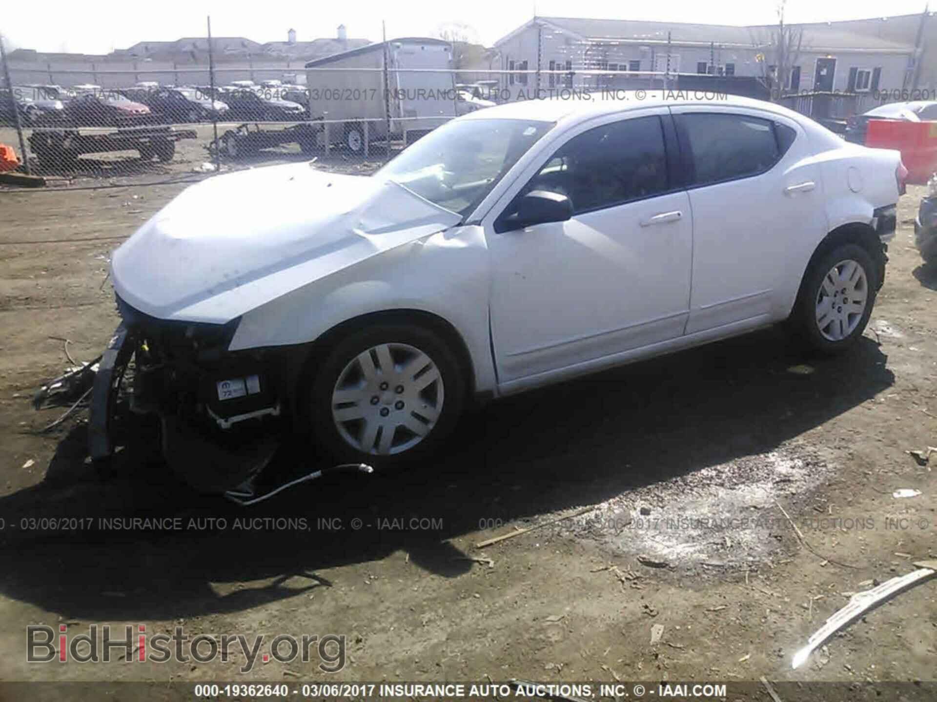 2011 Dodge Avenger - VIN: 1B3BD4FB3BN579053 - Фото 2