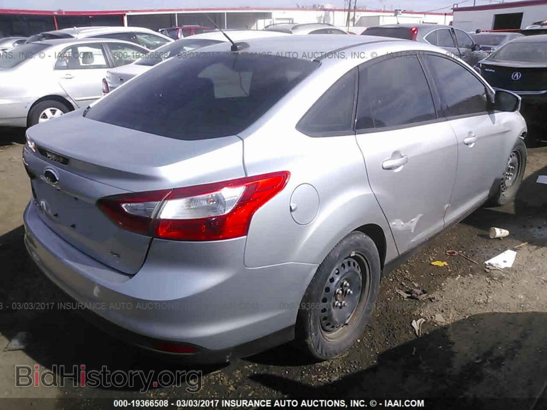 2012 Ford Focus - VIN: 1FAHP3F20CL217470 - Photo 4
