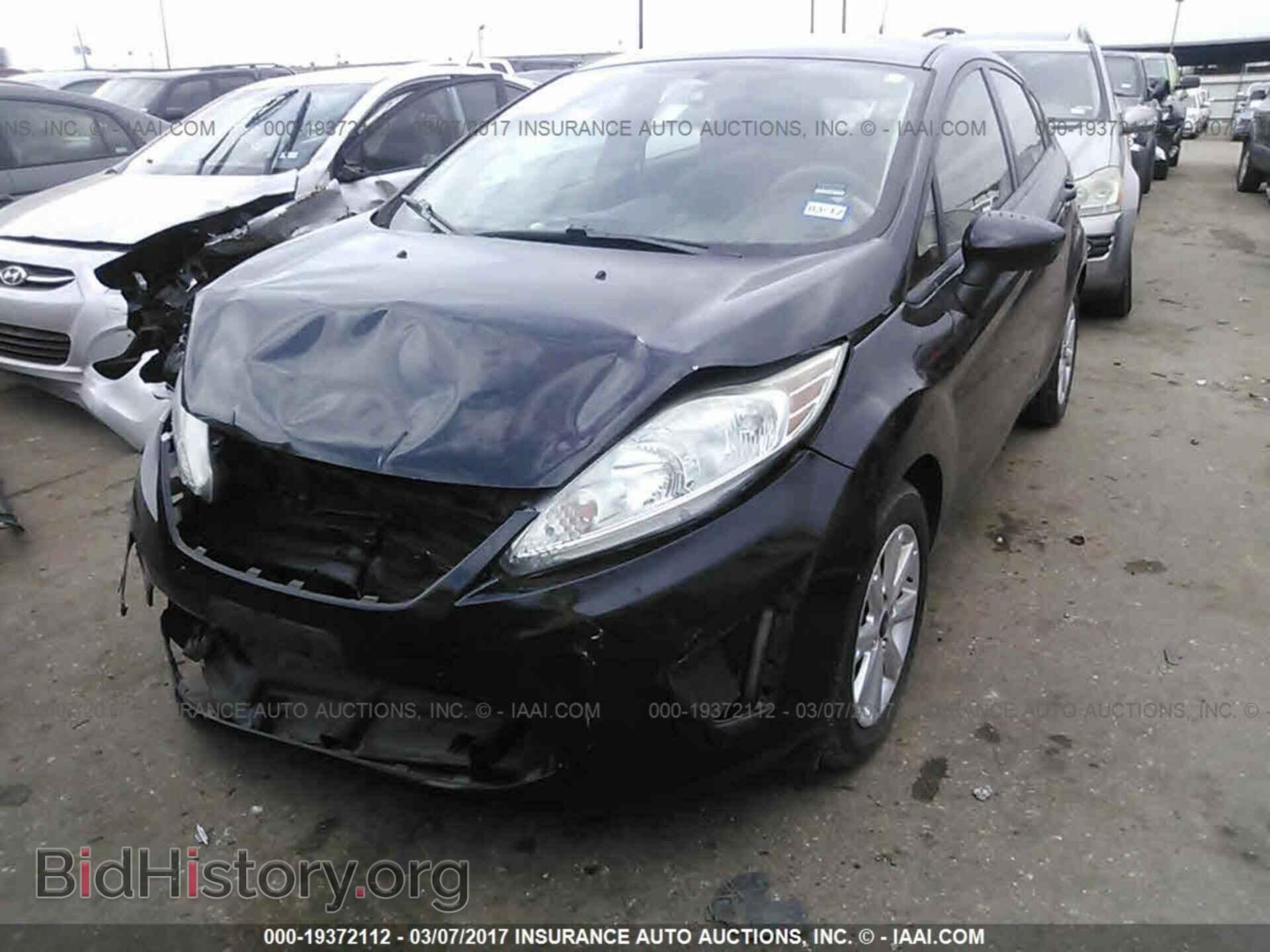 2011 Ford Fiesta - VIN: 3FADP4EJ7BM142647 - Фото 2