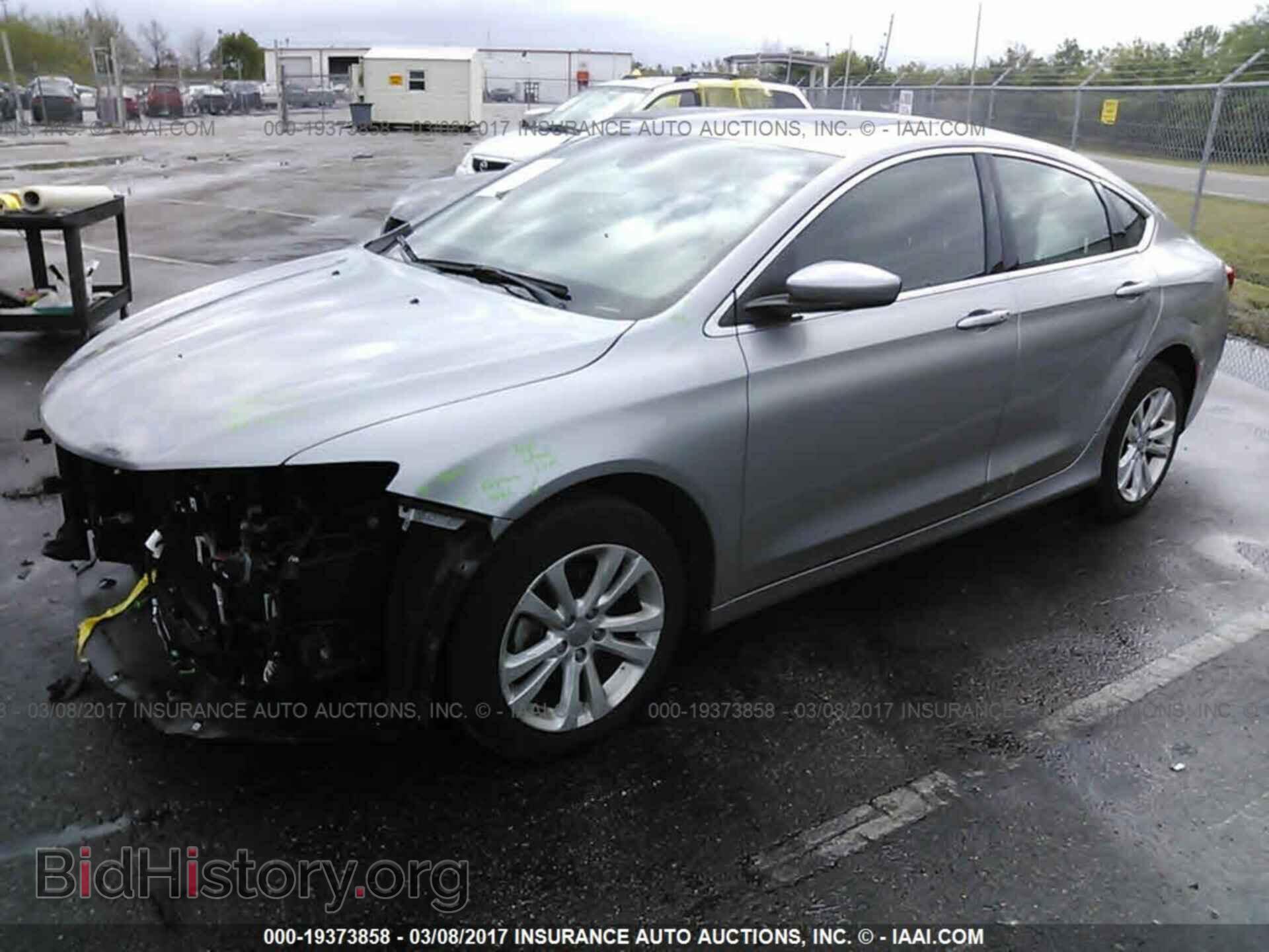 2015 Chrysler 200 - VIN: 1C3CCCAB7FN702144 - Photo 2