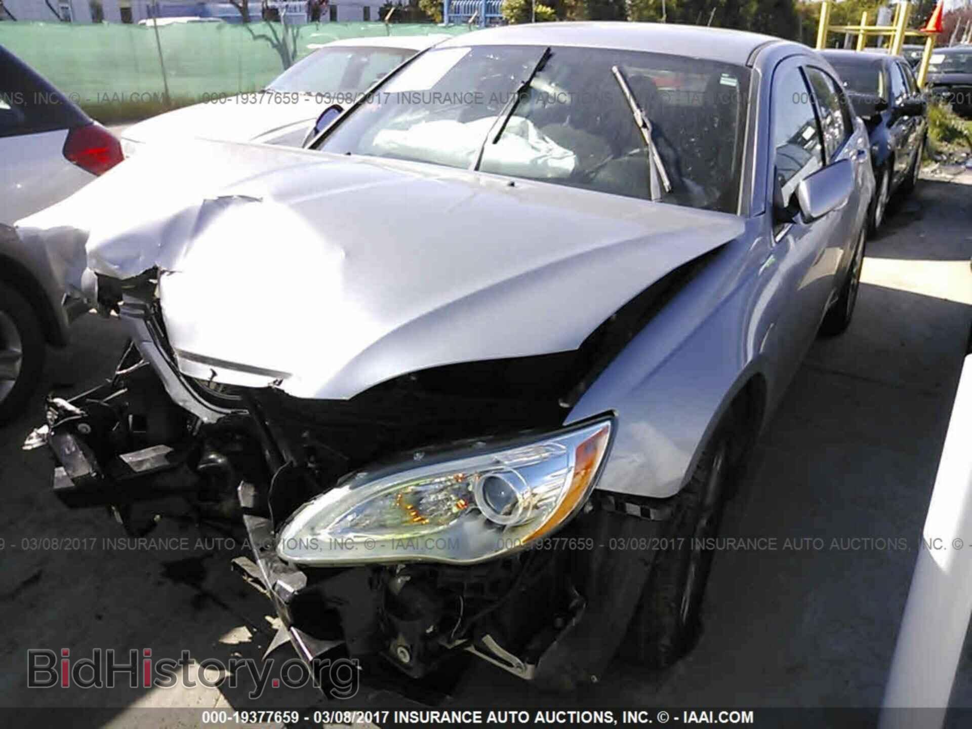2014 Chrysler 200 - VIN: 1C3CCBAB0EN141018 - Фото 2