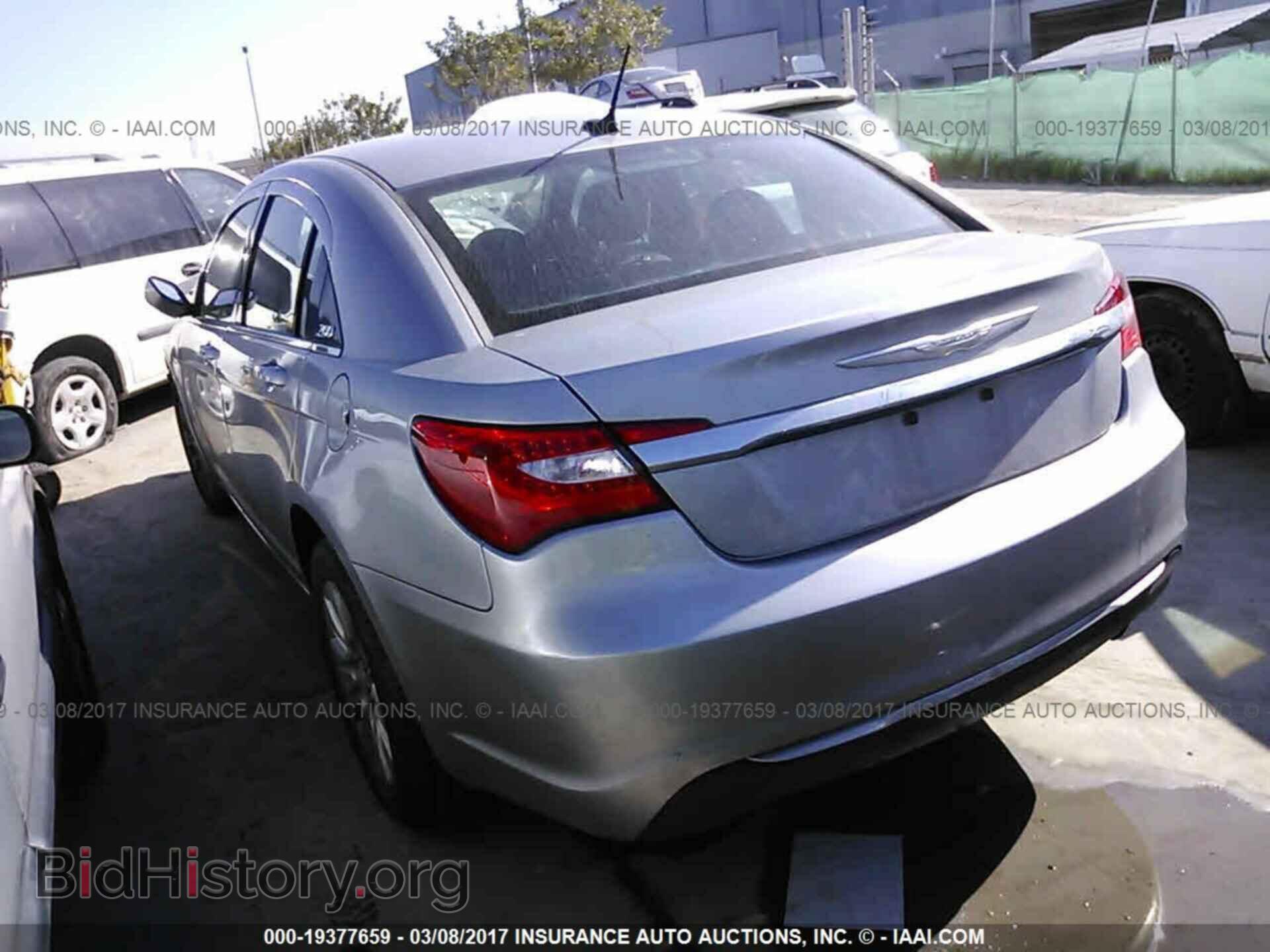 2014 Chrysler 200 - VIN: 1C3CCBAB0EN141018 - Фото 3