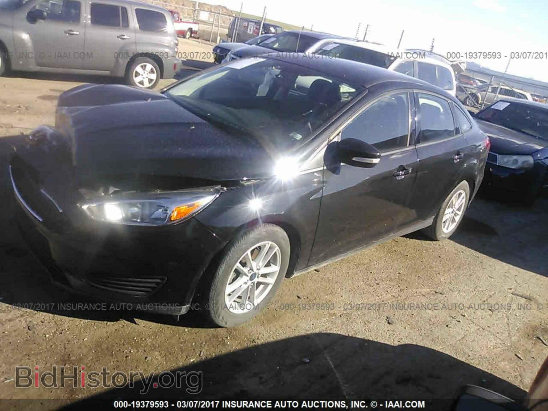 2015 Ford Focus - VIN: 1FADP3F29FL209676 - Photo 2