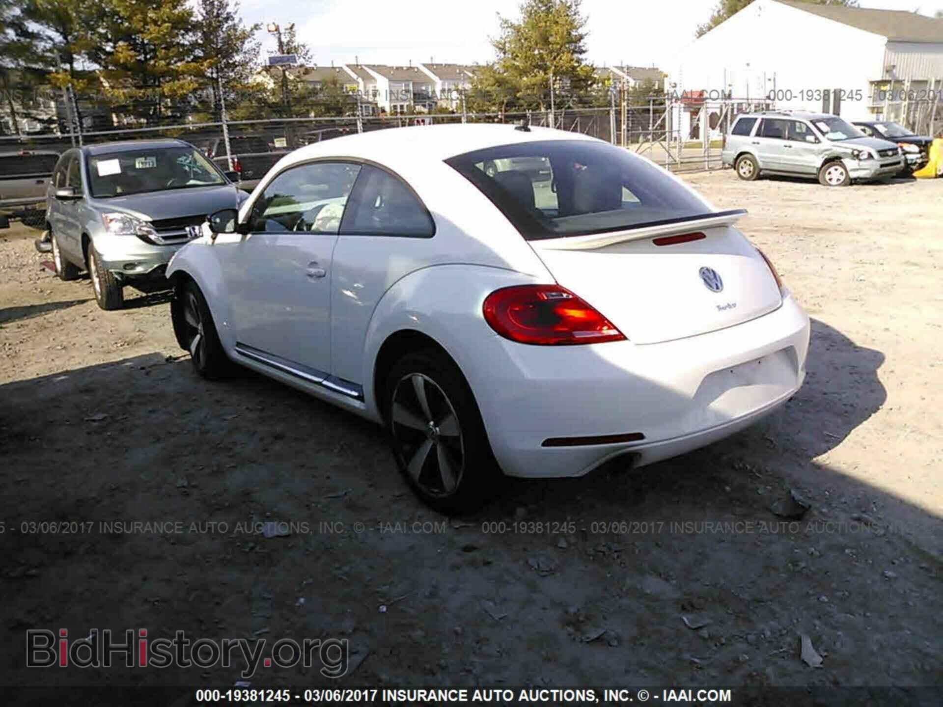 2012 Volkswagen Beetle - VIN: 3VW467AT6CM643324 - Фото 3