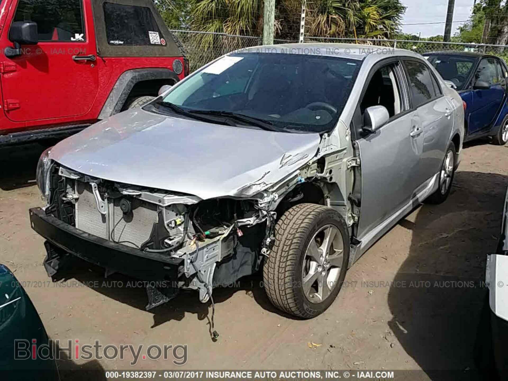 2011 Toyota Corolla - VIN: 2T1BU4EE6BC728827 - Фото 2
