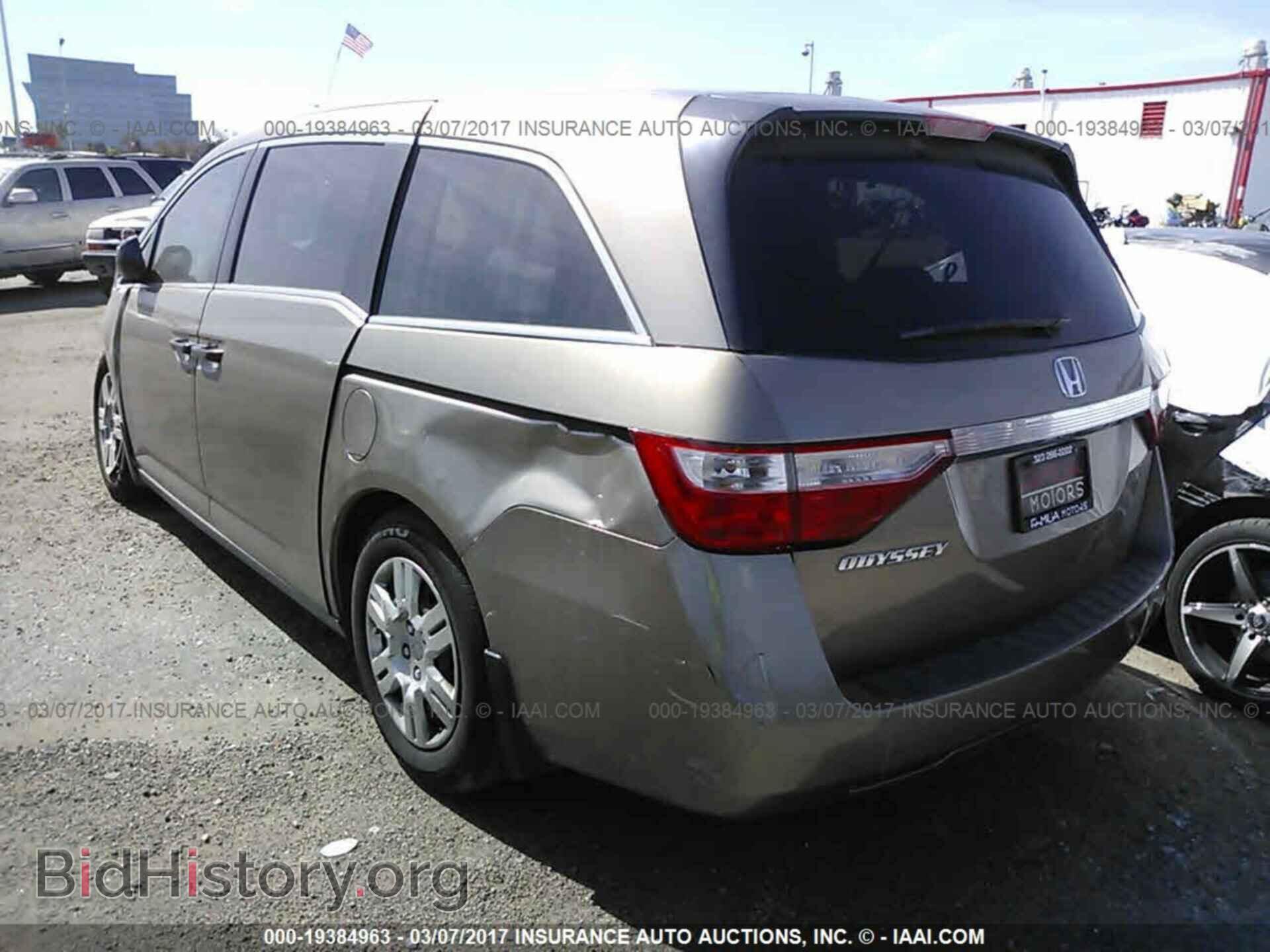 2011 Honda Odyssey - VIN: 5FNRL5H20BB017094 - Фото 3