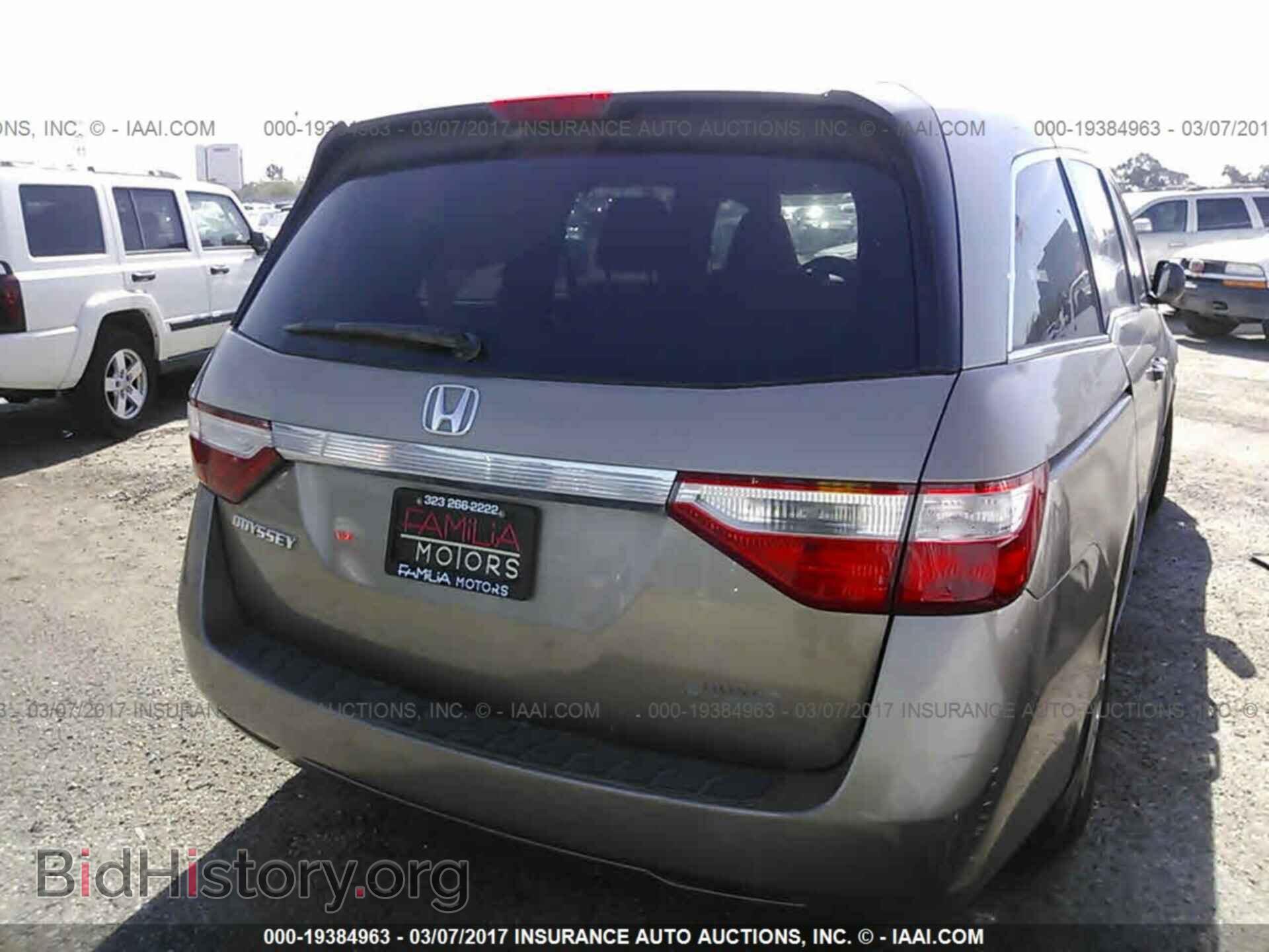 2011 Honda Odyssey - VIN: 5FNRL5H20BB017094 - Фото 4
