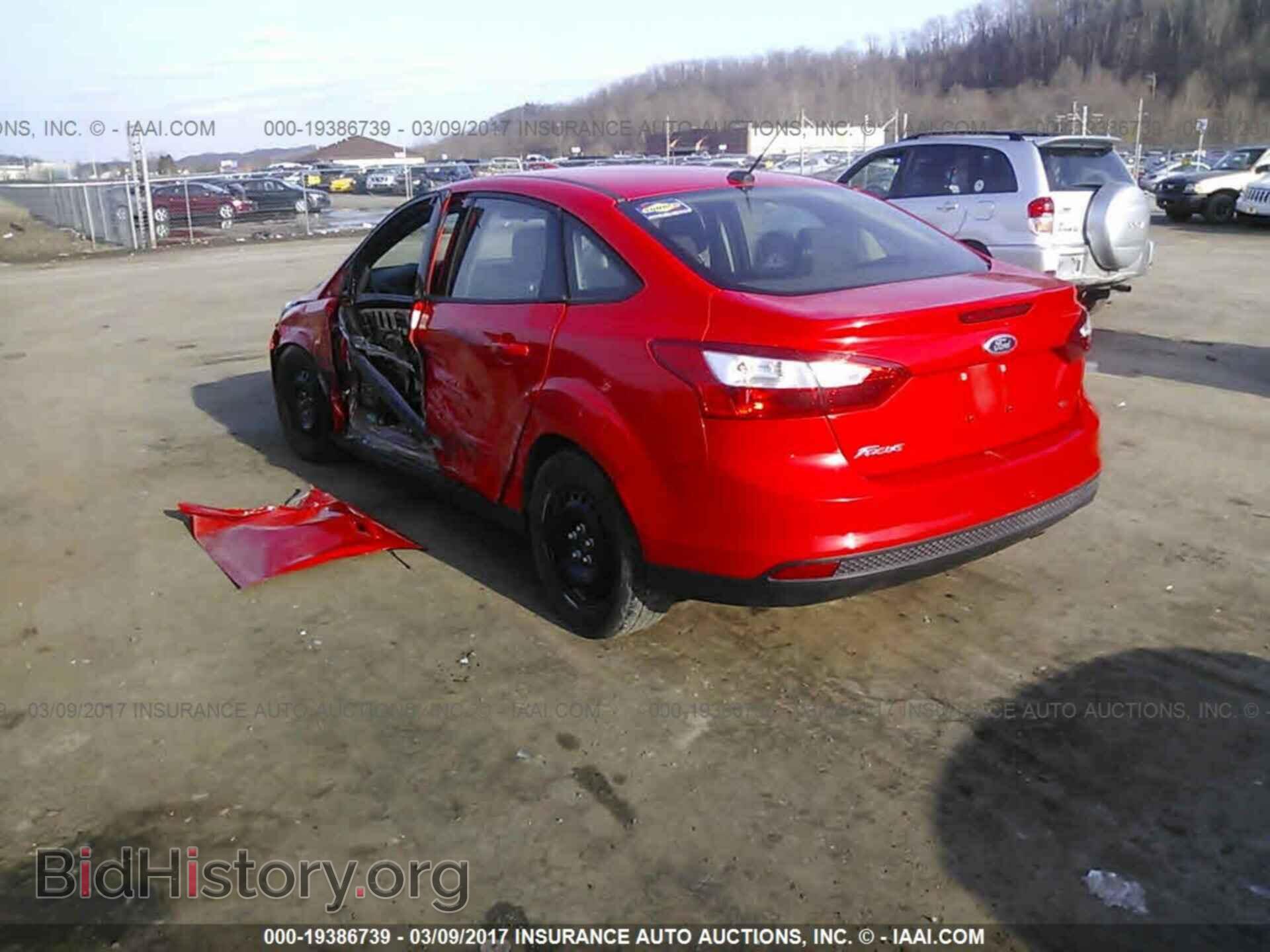2012 Ford Focus - VIN: 1FAHP3F2XCL343805 - Фото 3