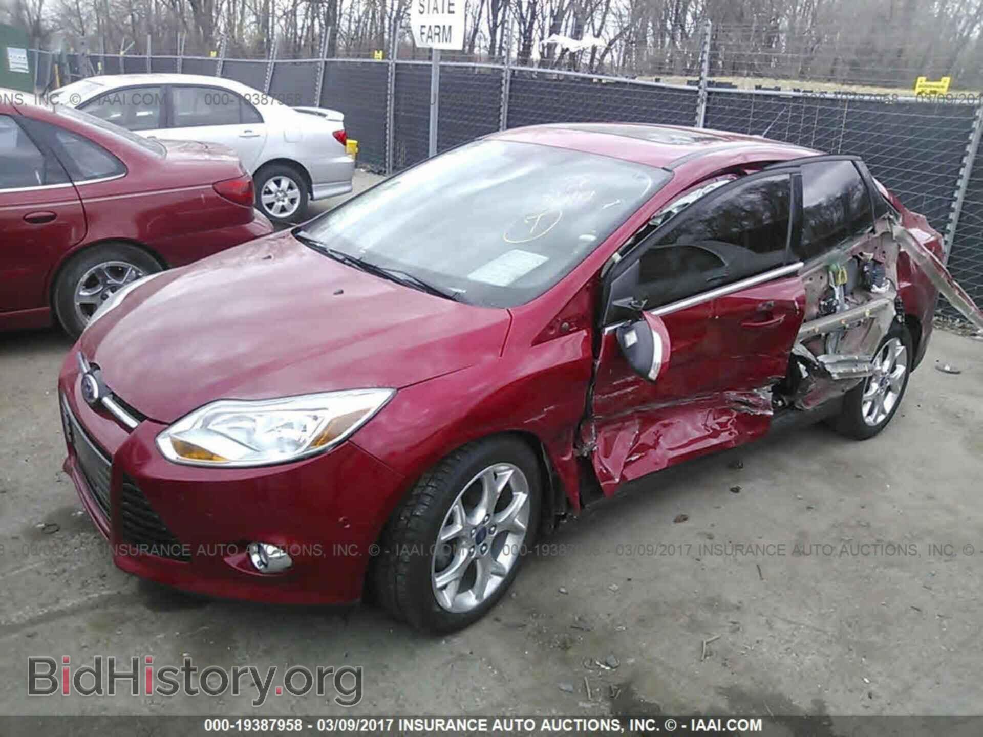 2012 Ford Focus - VIN: 1FAHP3H24CL450829 - Photo 2