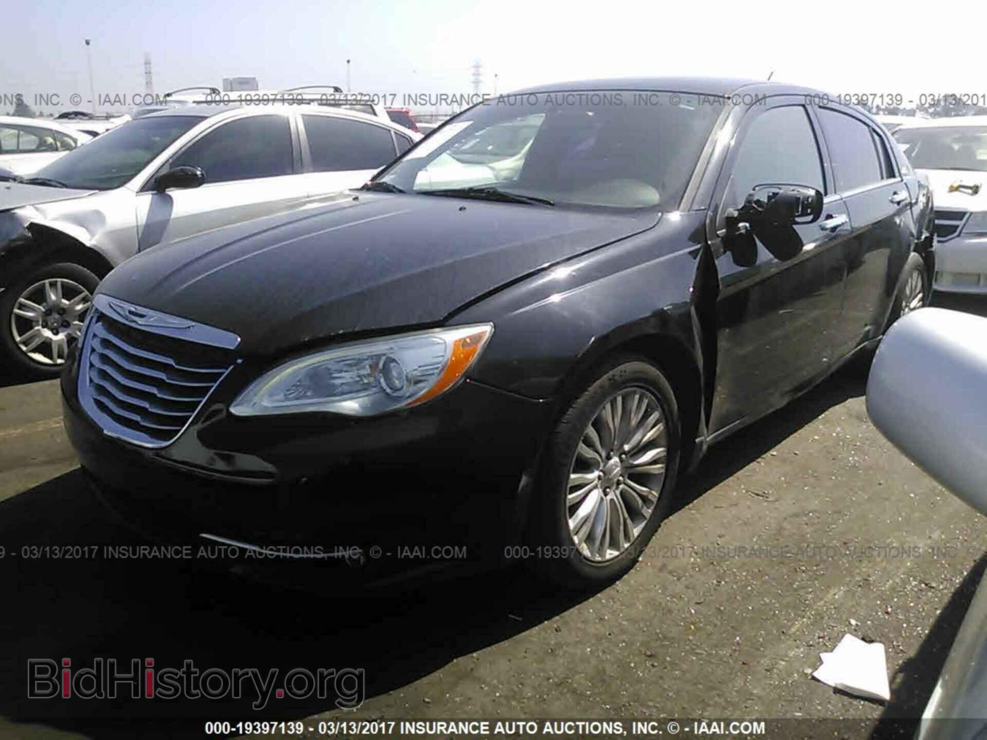 2011 Chrysler 200 - VIN: 1C3BC2FB7BN543294 - Photo 2