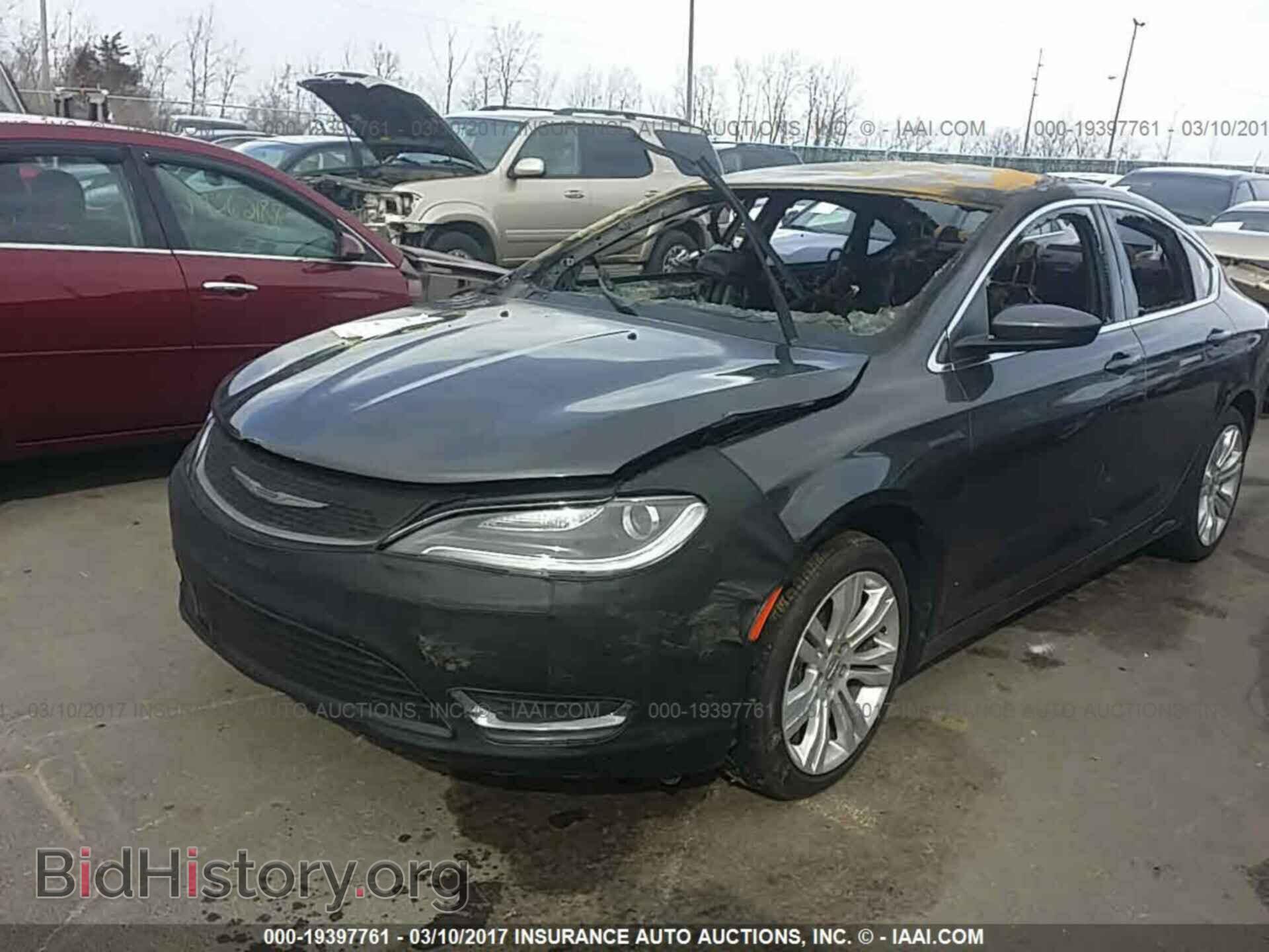 2015 Chrysler 200 - VIN: 1C3CCCAB7FN528883 - Photo 2