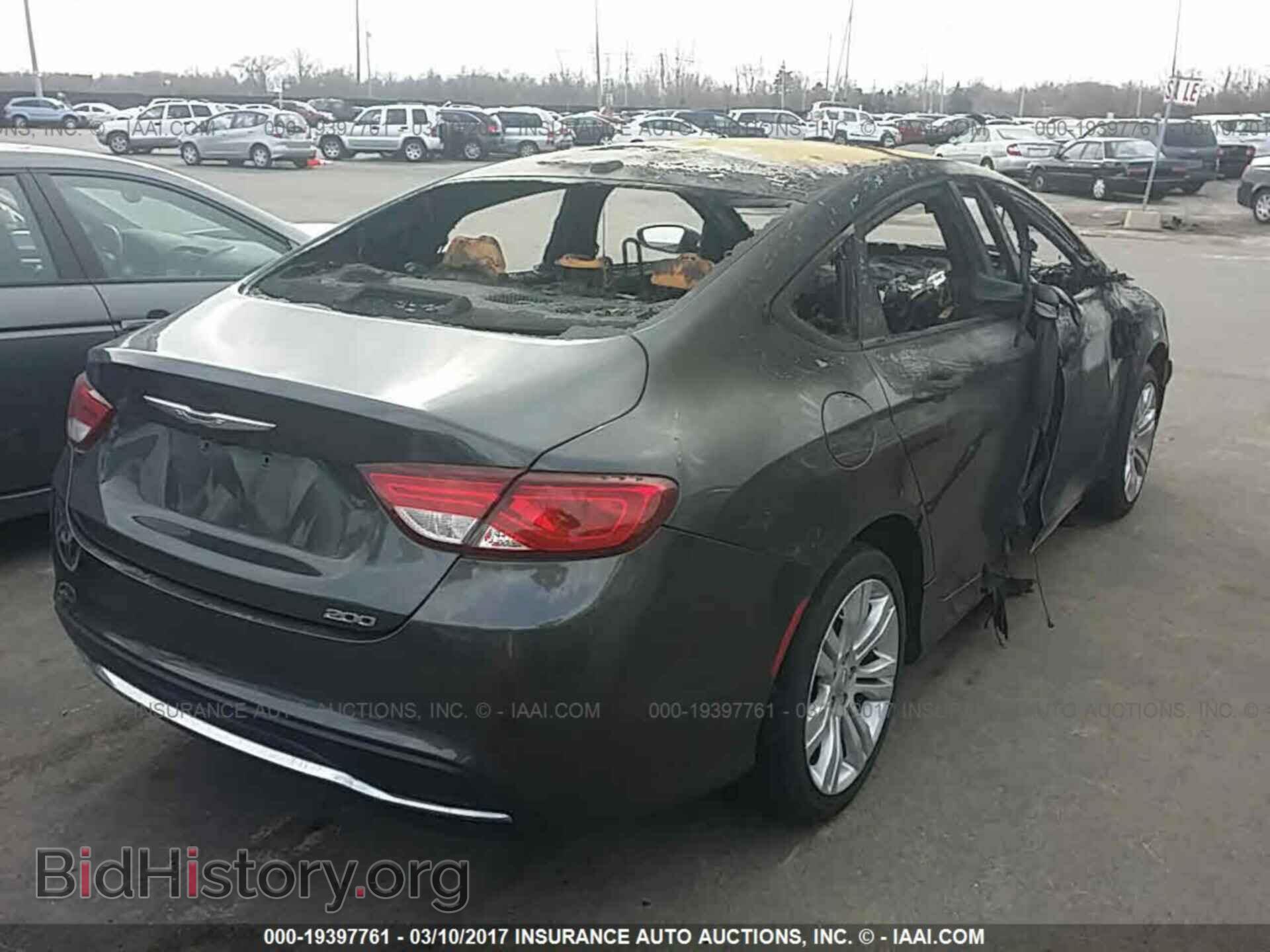 2015 Chrysler 200 - VIN: 1C3CCCAB7FN528883 - Photo 4