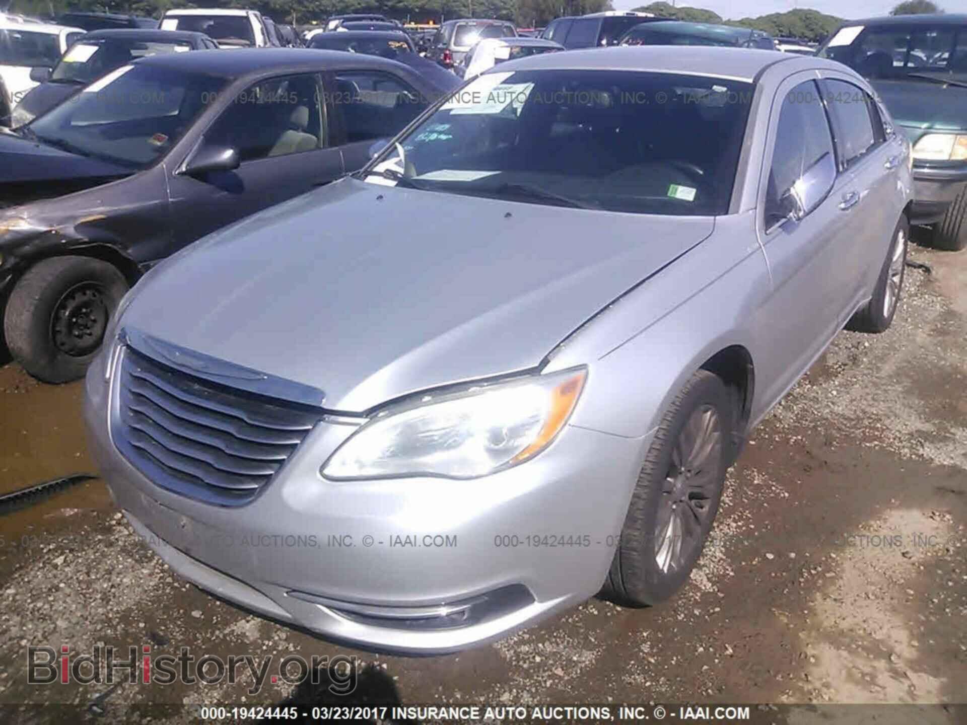 2011 Chrysler 200 - VIN: 1C3BC2FB8BN551159 - Фото 2
