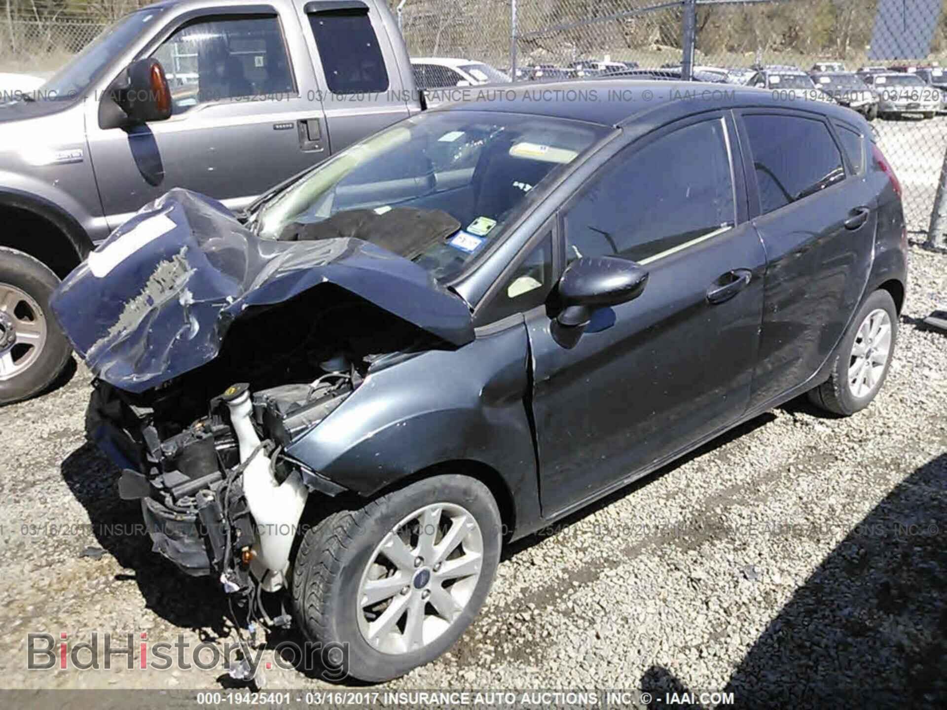 2011 Ford Fiesta - VIN: 3FADP4EJ5BM180247 - Фото 2
