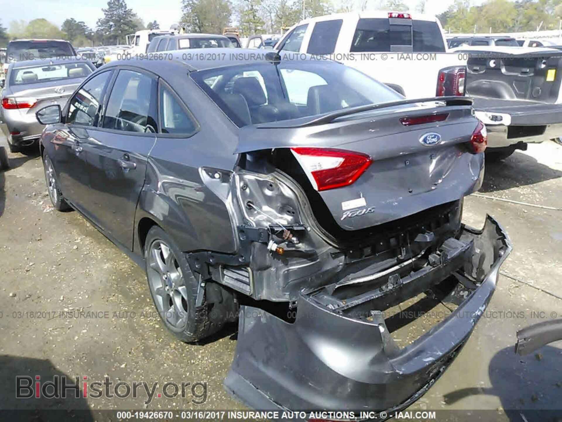 2014 Ford Focus - VIN: 1FADP3F28EL337776 - Photo 3
