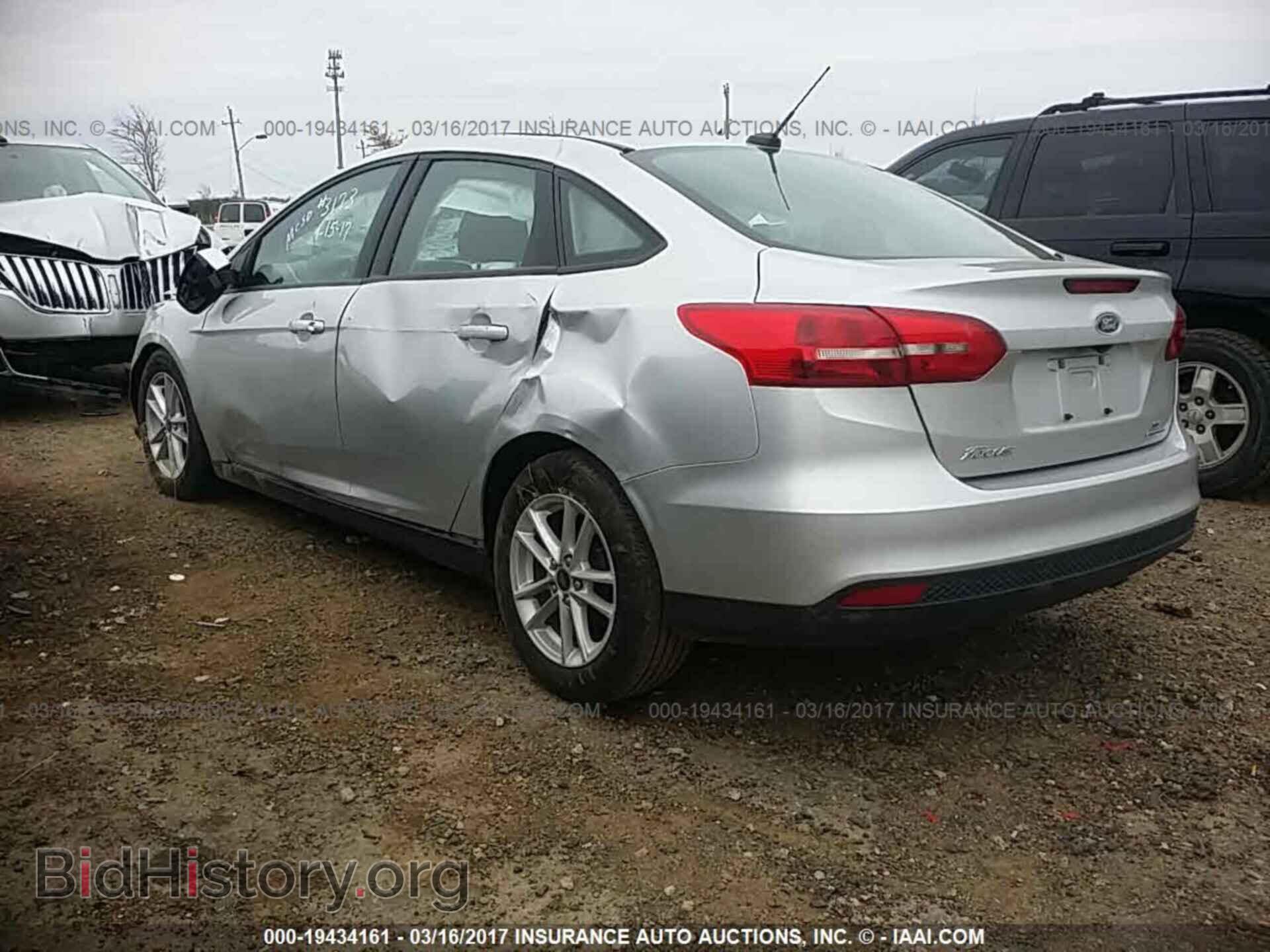 2016 Ford Focus - VIN: 1FADP3F2XGL356039 - Photo 3