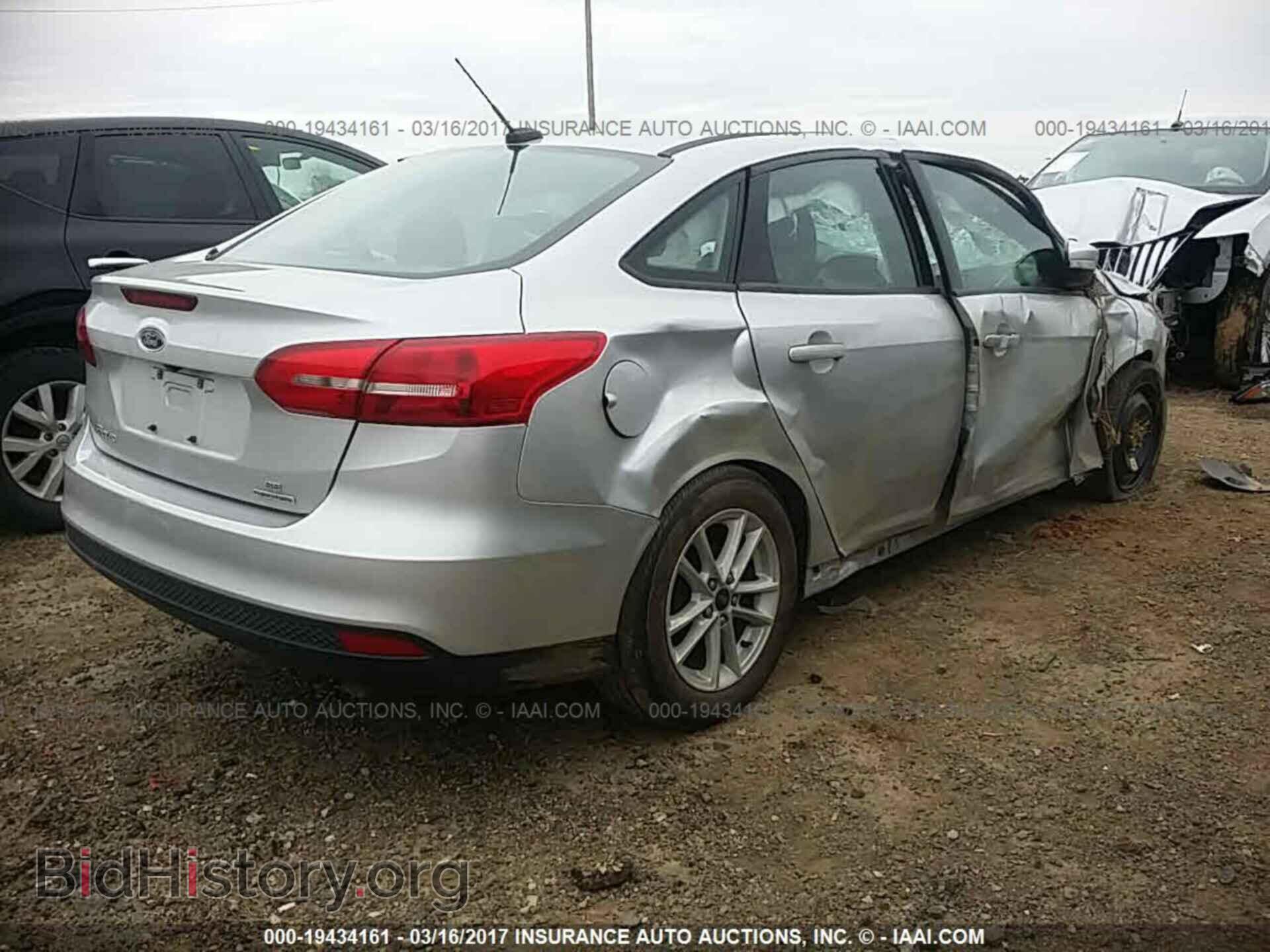 2016 Ford Focus - VIN: 1FADP3F2XGL356039 - Photo 4