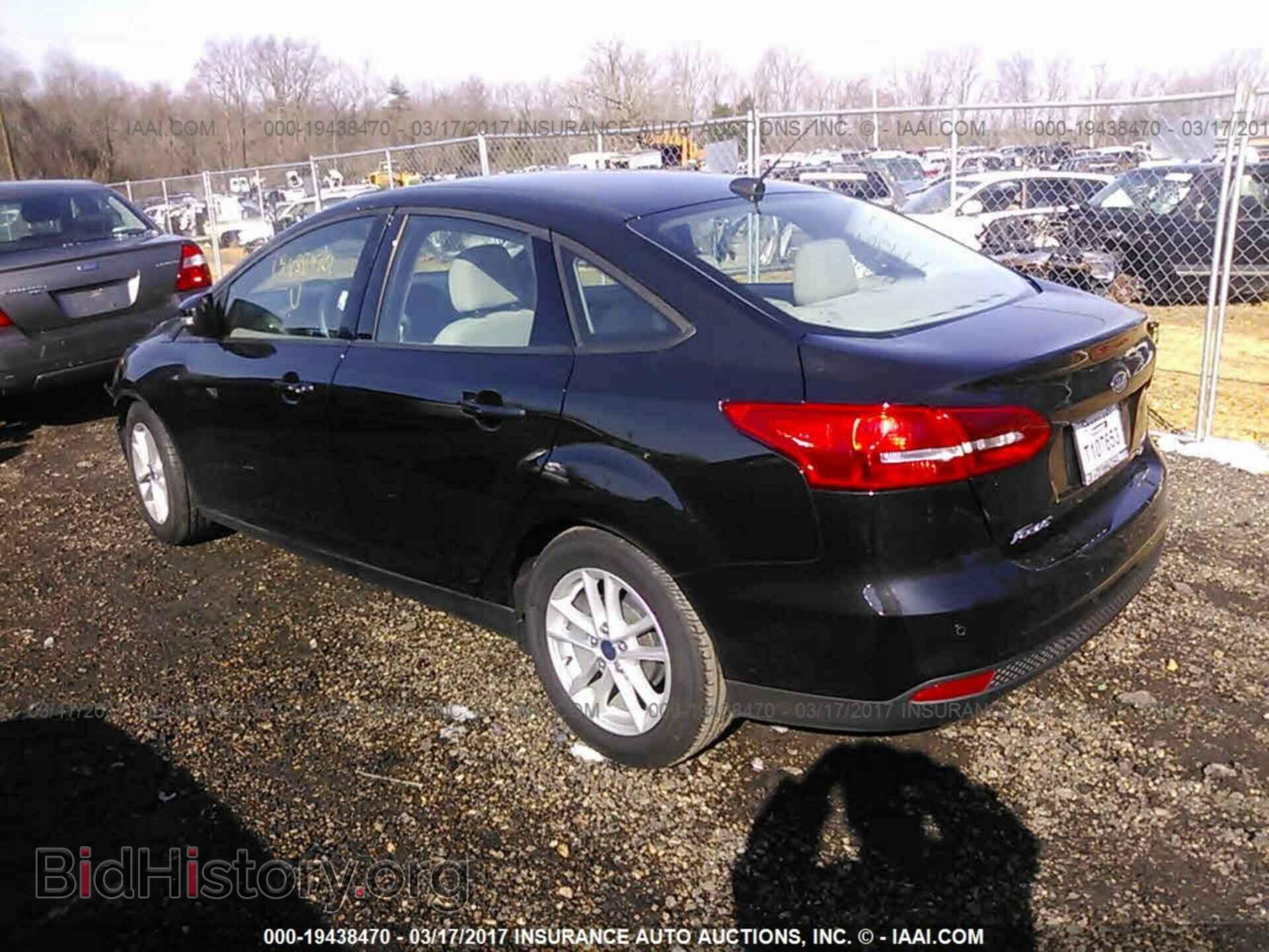 2015 Ford Focus - VIN: 1FADP3F27FL310781 - Photo 3