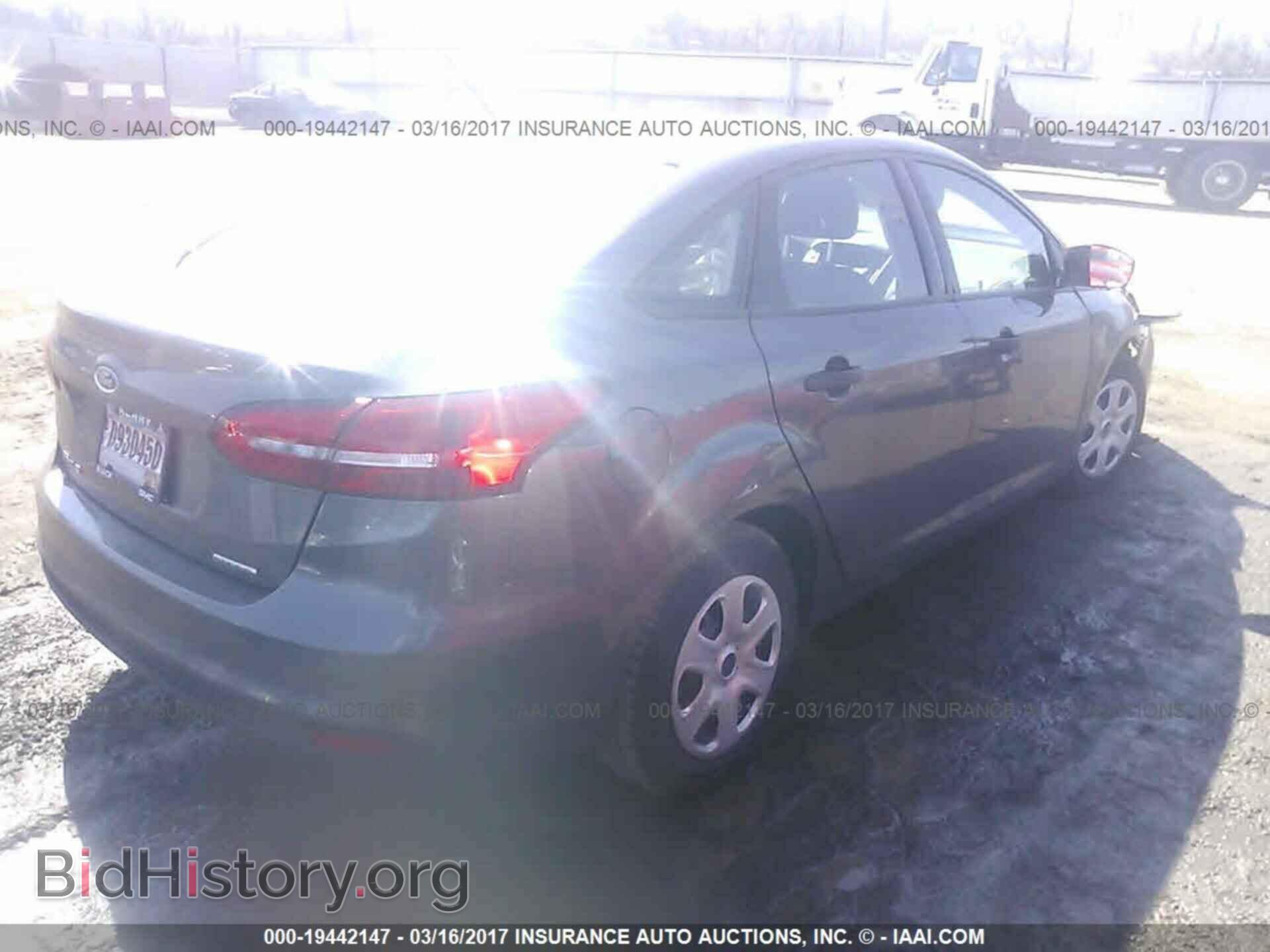 2015 Ford Focus - VIN: 1FADP3E27FL373705 - Photo 4
