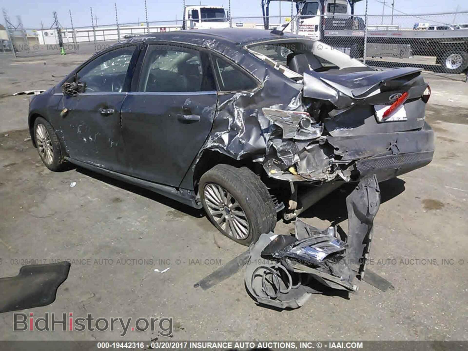 2012 Ford Focus - VIN: 1FAHP3J20CL226449 - Photo 3