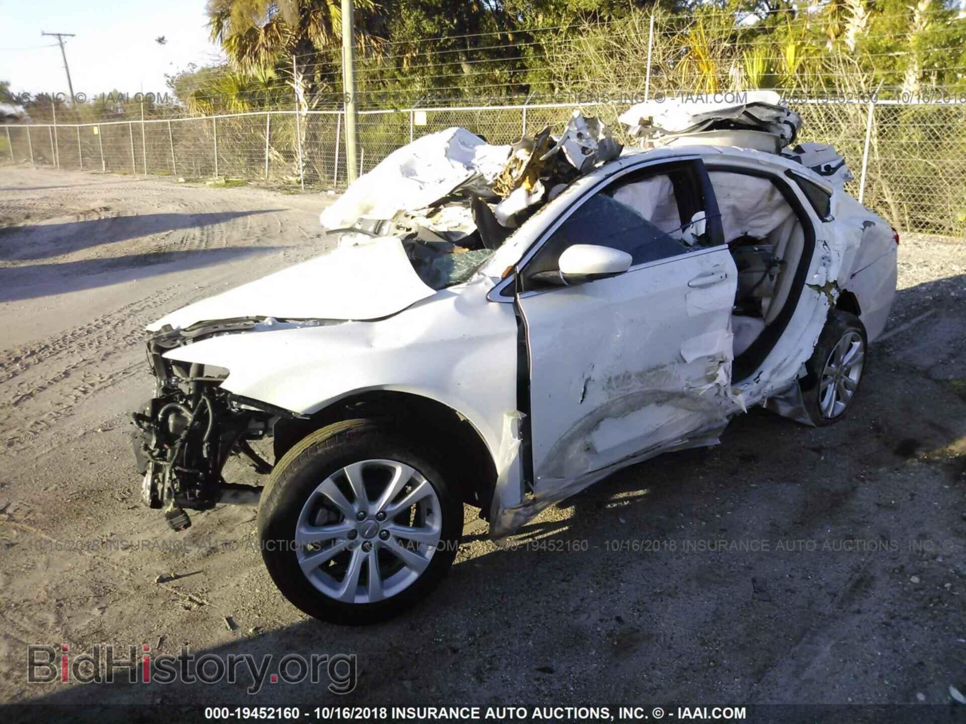 2015 Chrysler 200 - VIN: 1C3CCCAB7FN677245 - Photo 2