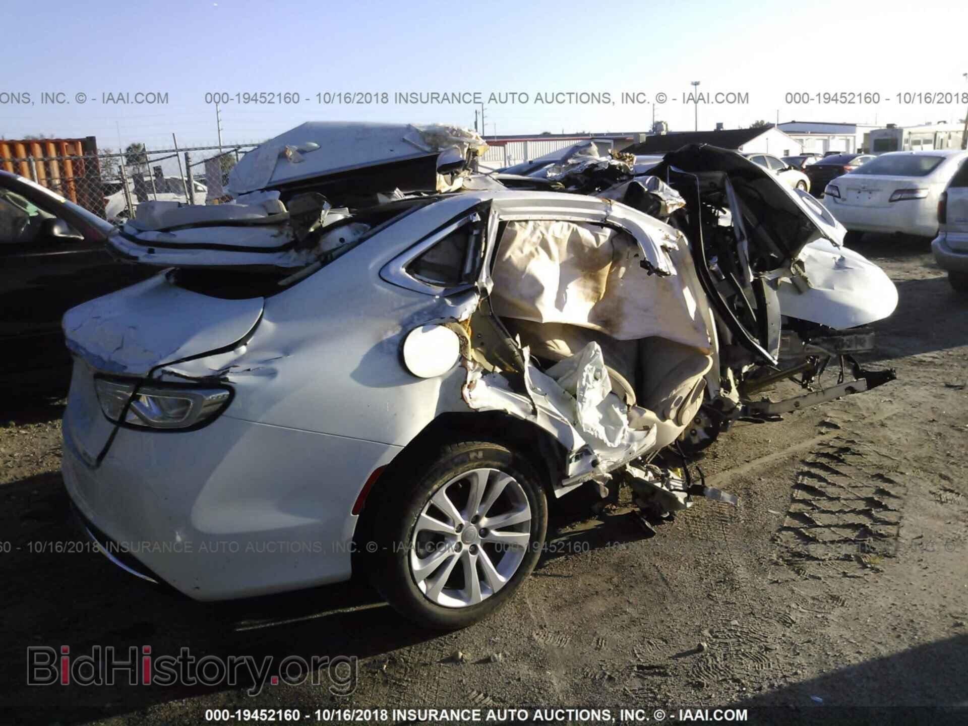 2015 Chrysler 200 - VIN: 1C3CCCAB7FN677245 - Photo 4