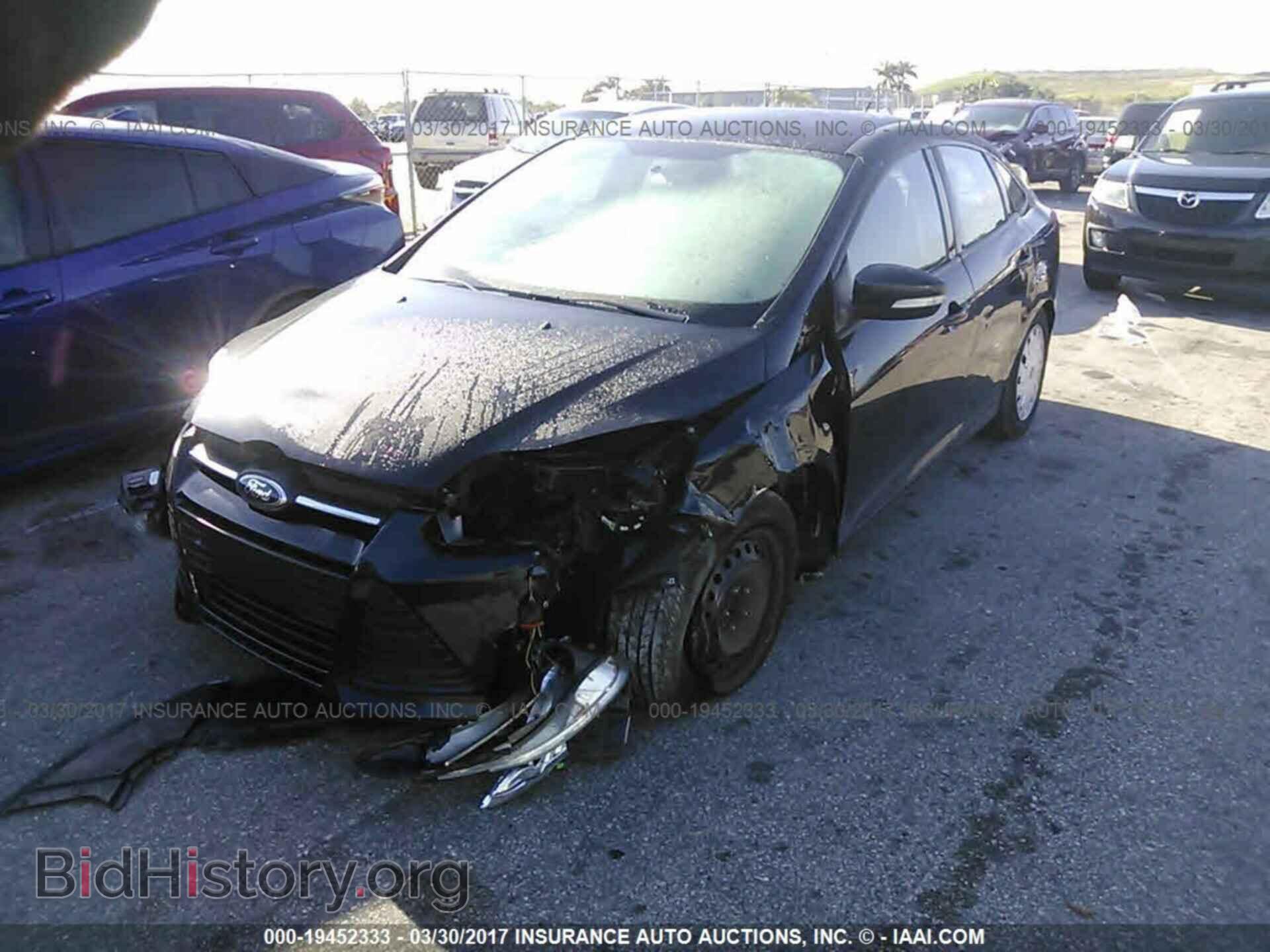 2014 Ford Focus - VIN: 1FADP3F25EL203727 - Фото 2