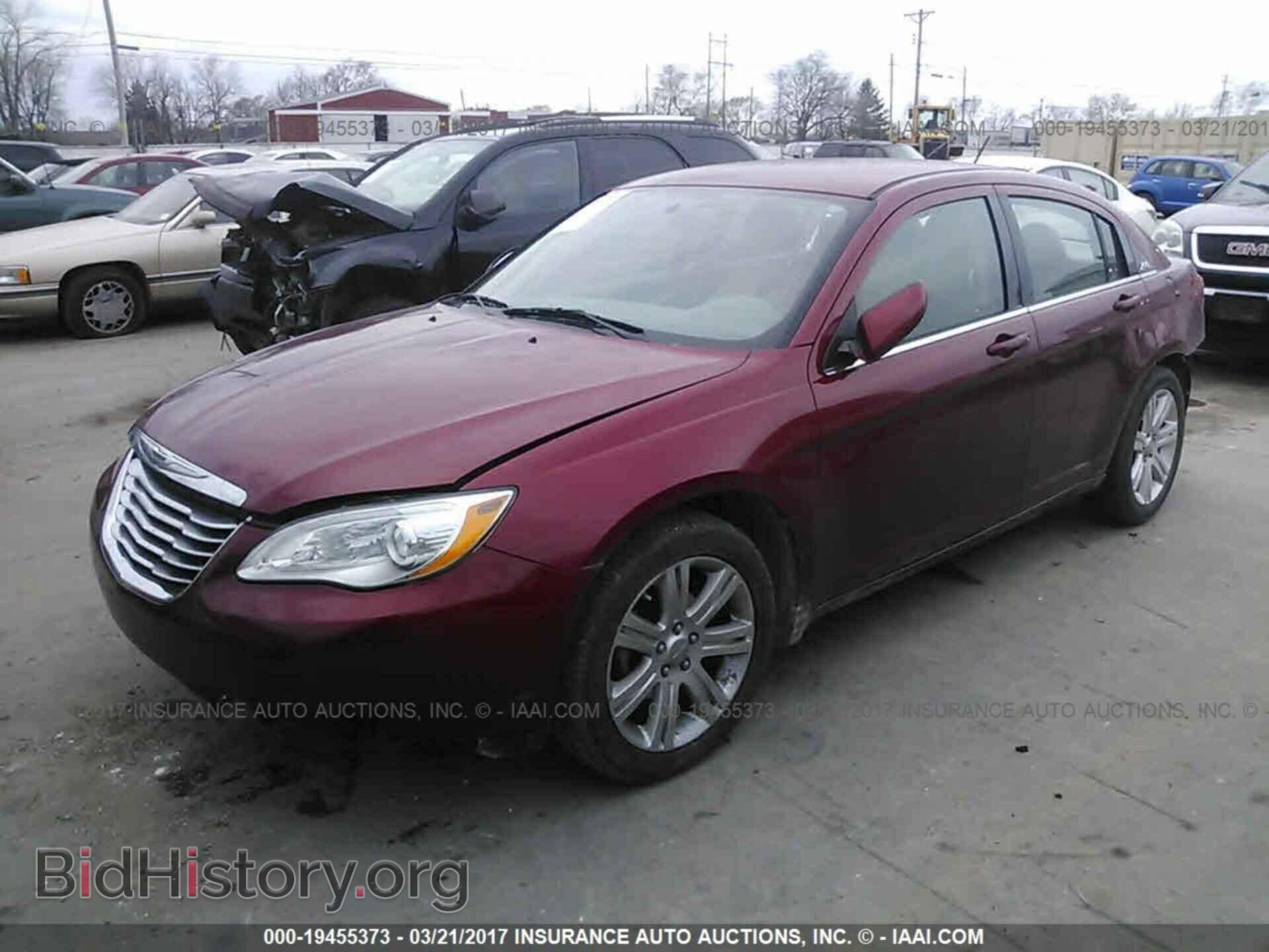 2013 Chrysler 200 - VIN: 1C3CCBBB8DN513542 - Photo 2