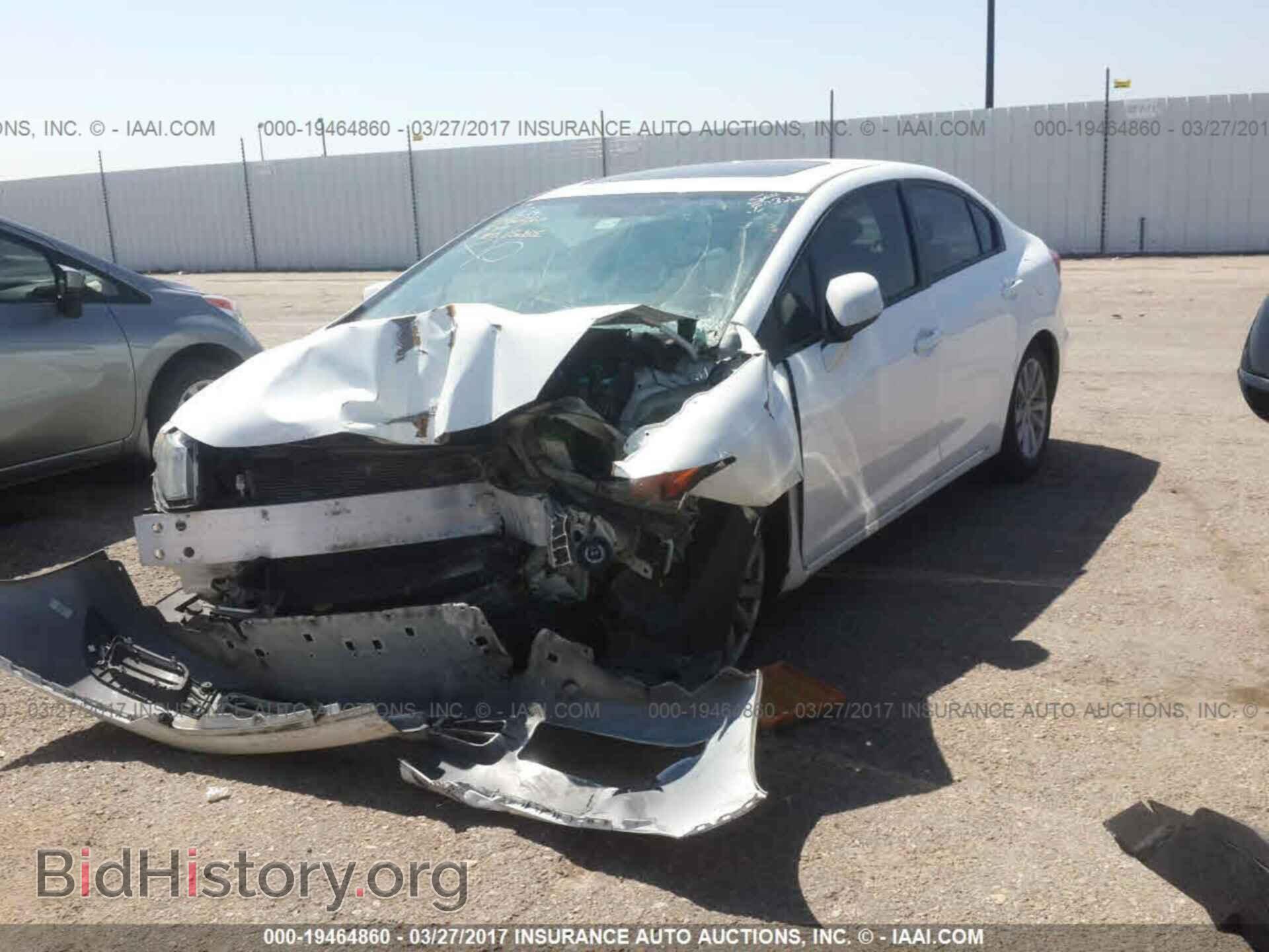 2012 Honda Civic - VIN: 2HGFB2F85CH329565 - Photo 2